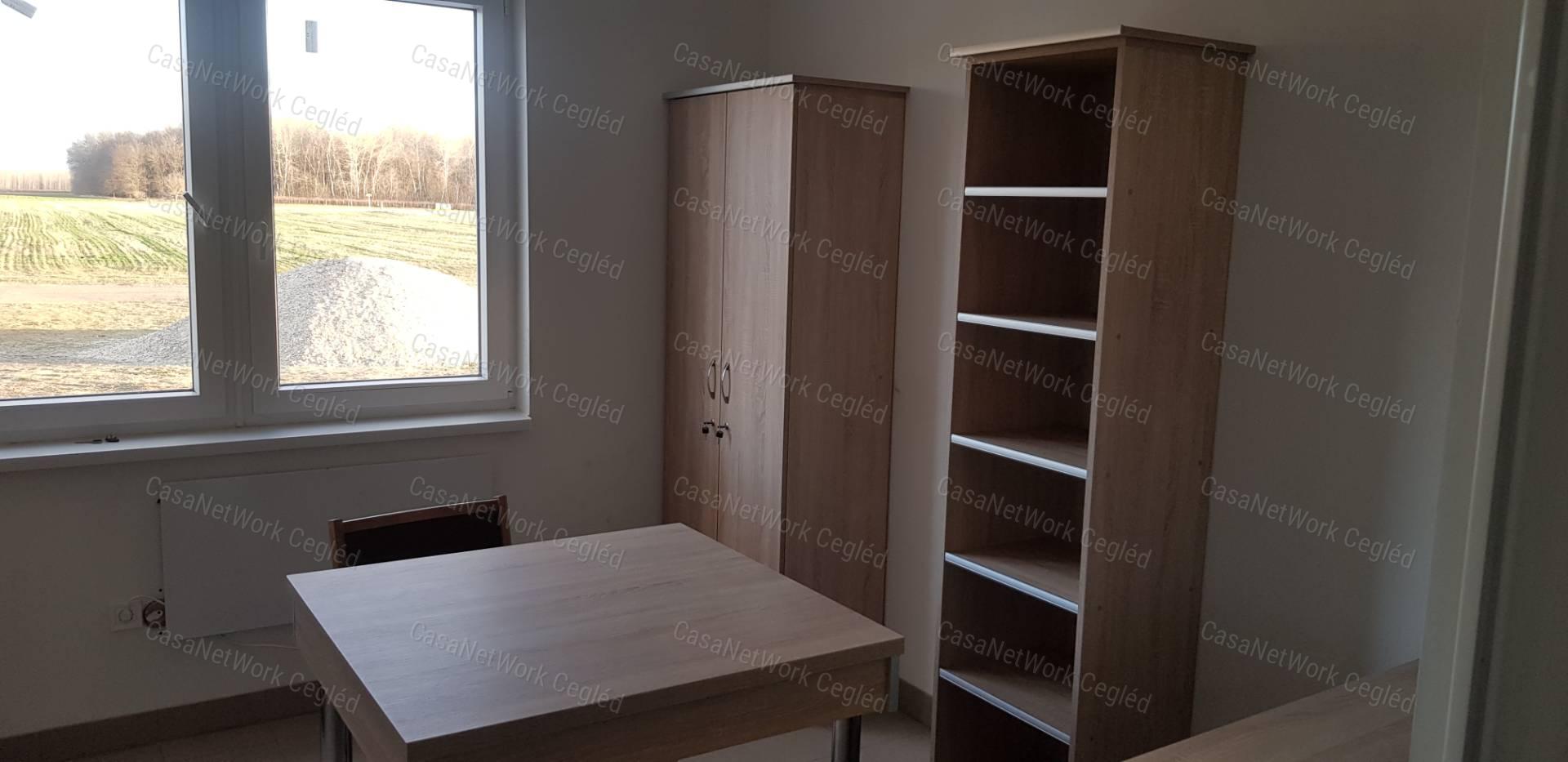 KIADÓ SZANKI HŰTŐHÁZ ÉS RAKTÁR 2130 m2