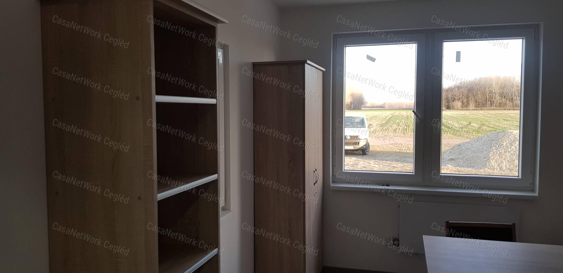 KIADÓ SZANKI HŰTŐHÁZ ÉS RAKTÁR 2130 m2