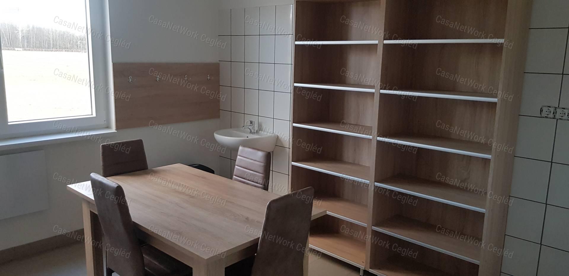 KIADÓ SZANKI HŰTŐHÁZ ÉS RAKTÁR 2130 m2