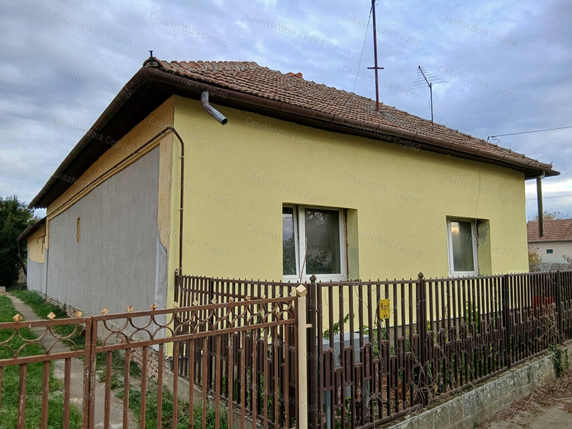 ELADÓ ABÁDSZALÓKON 110 m2 CSALÁDI HÁZ