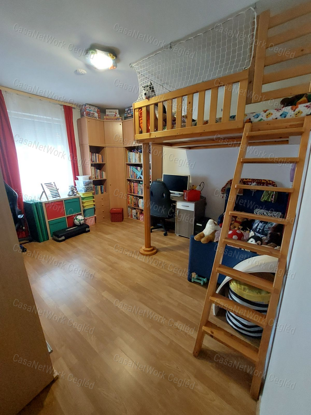 FELSŐPAKONY. ELADÓ 90 m2 IKERHÁZFÉL.