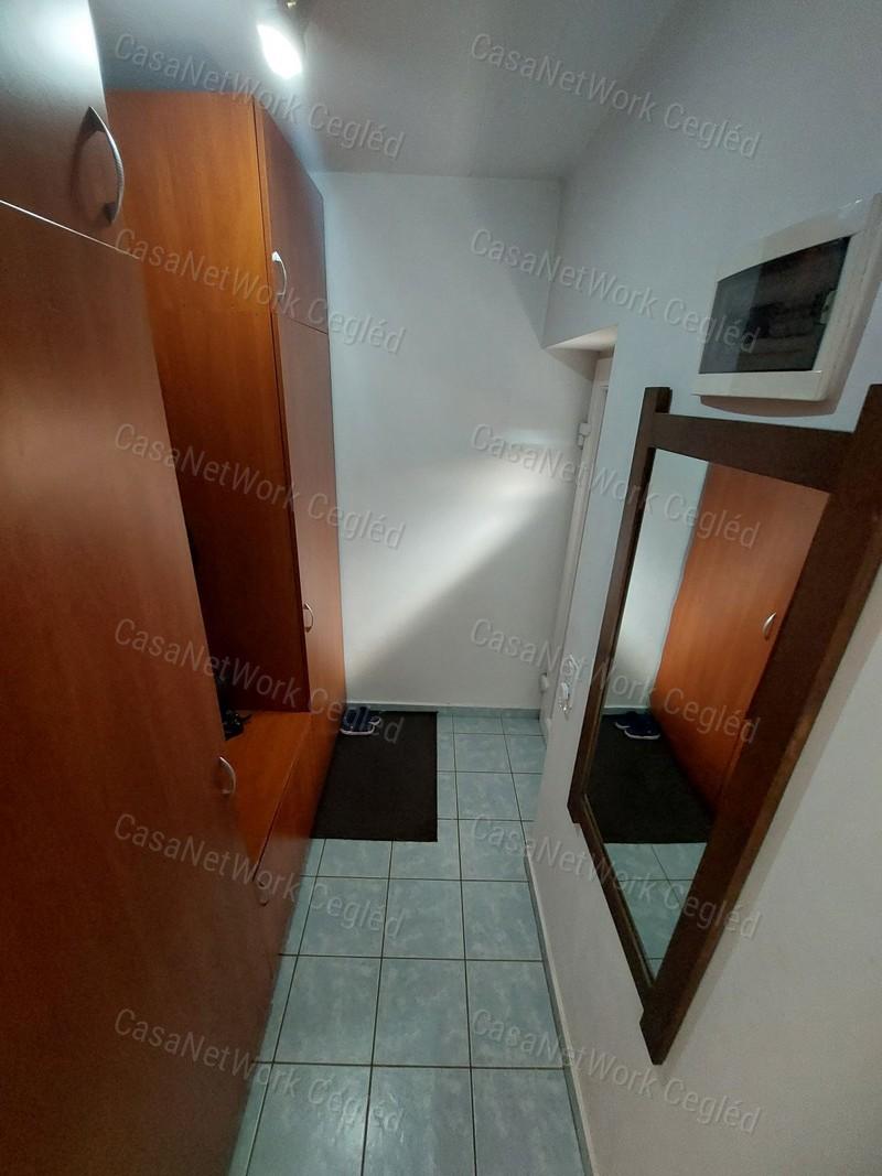 FELSŐPAKONY. ELADÓ 90 m2 IKERHÁZFÉL.