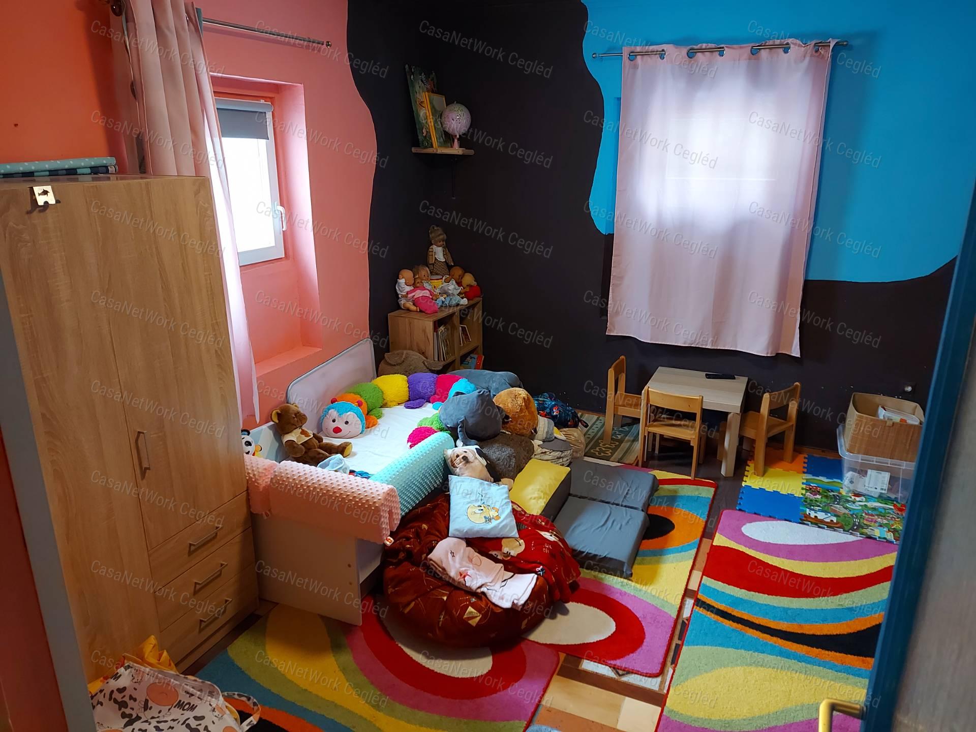 ELADÓ 100 m2 CSALÁDI HÁZ PÁNDON.