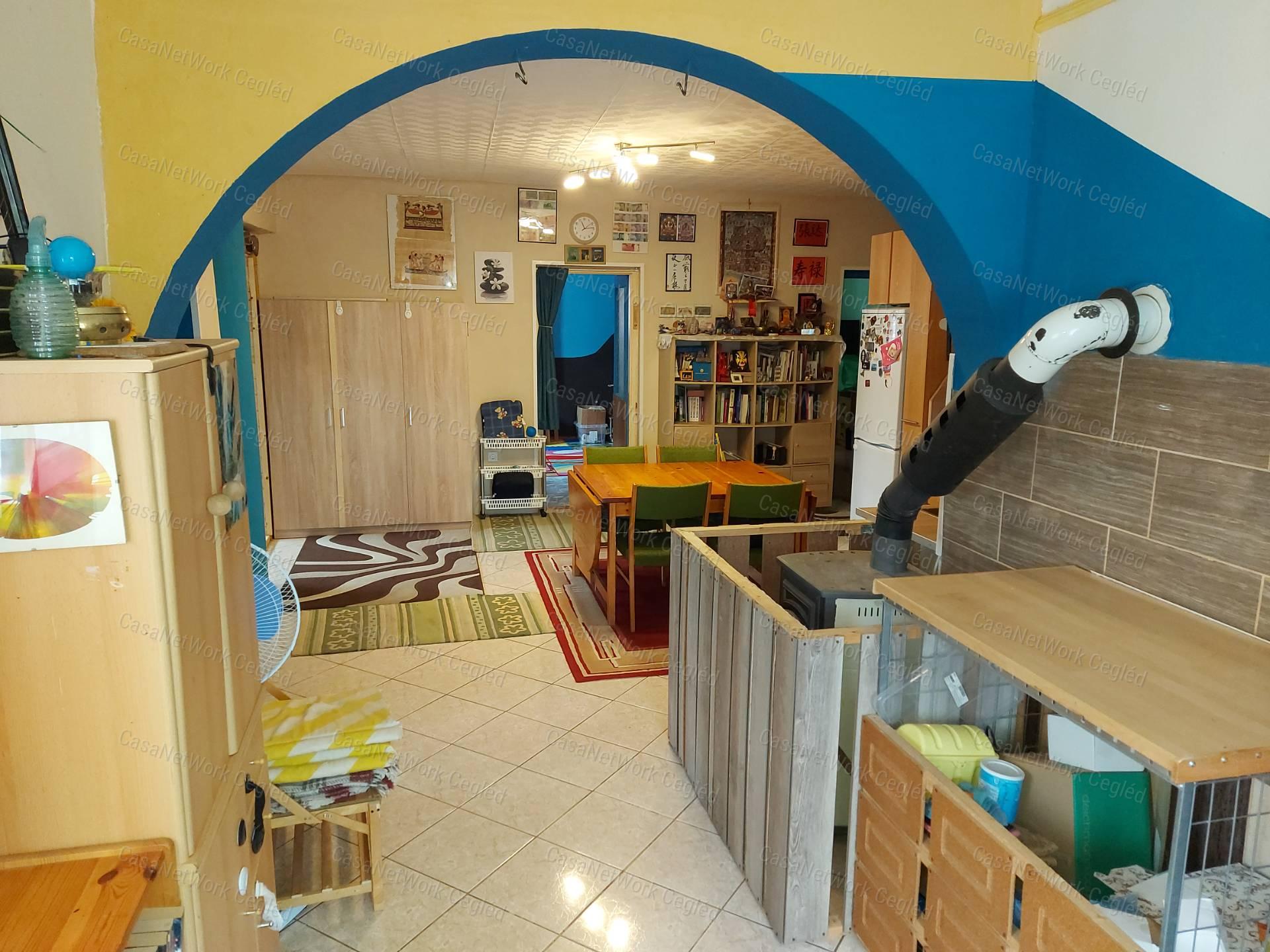 ELADÓ 100 m2 CSALÁDI HÁZ PÁNDON.