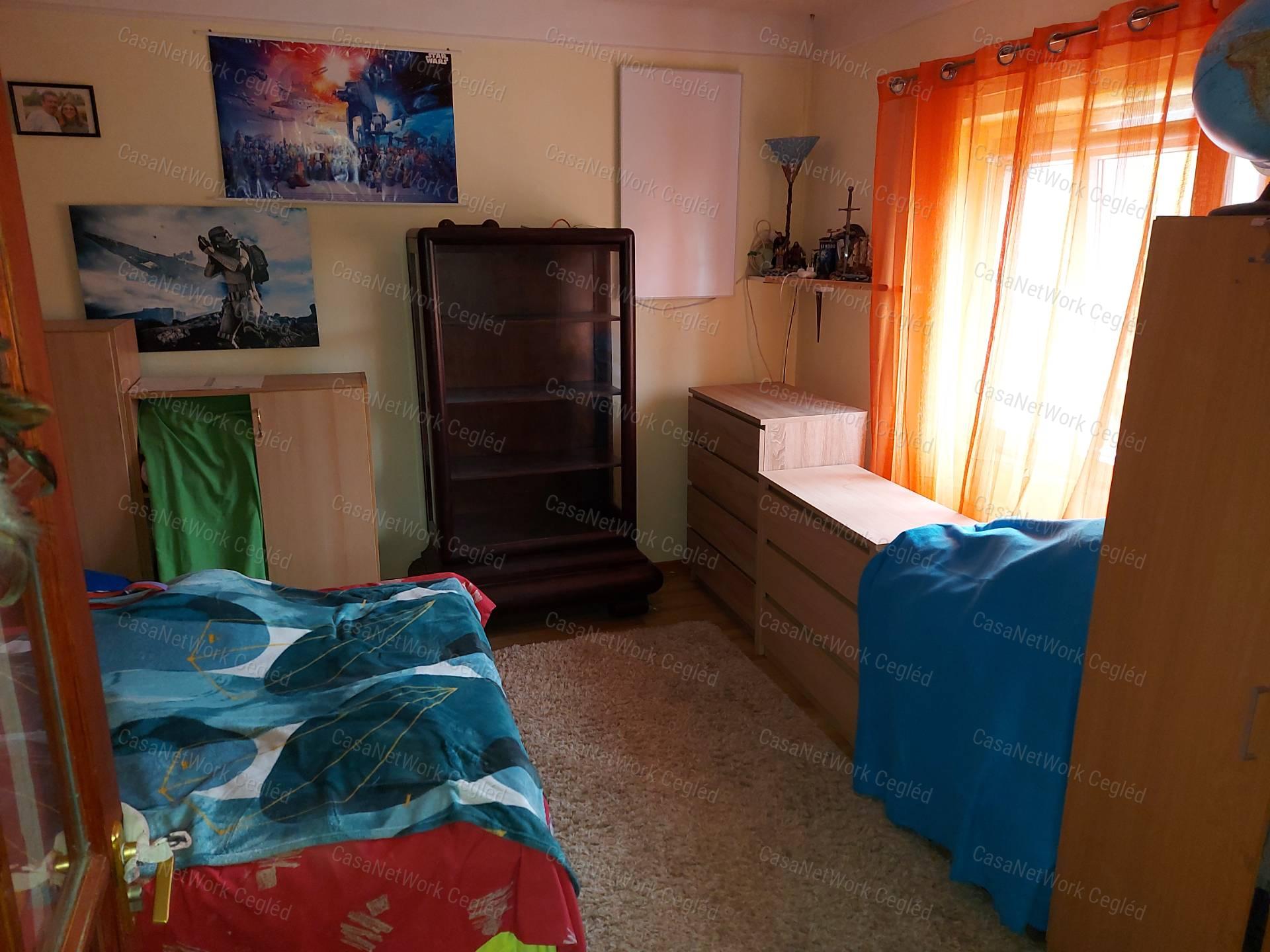 ELADÓ 100 m2 CSALÁDI HÁZ PÁNDON.