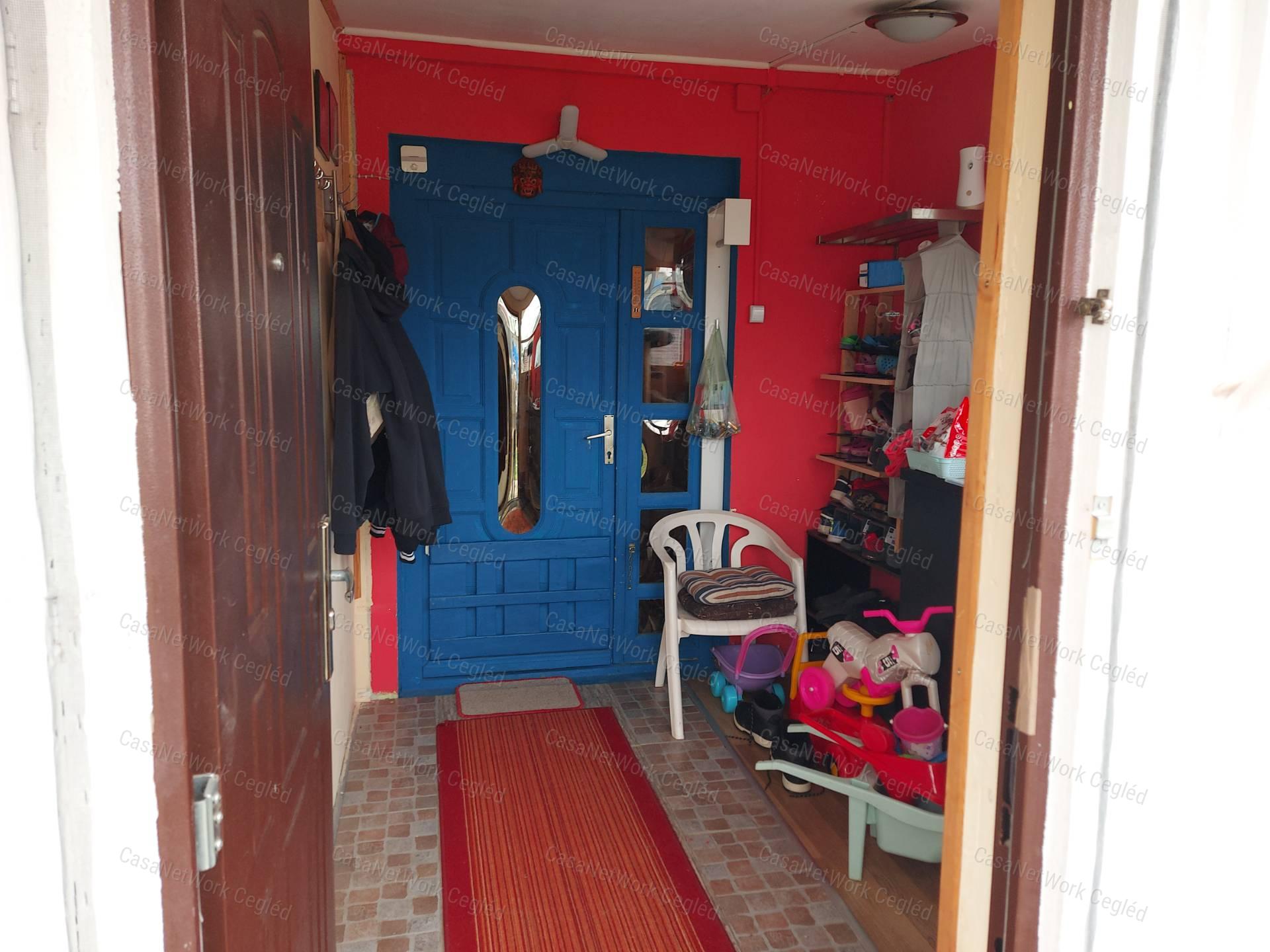 ELADÓ 100 m2 CSALÁDI HÁZ PÁNDON.