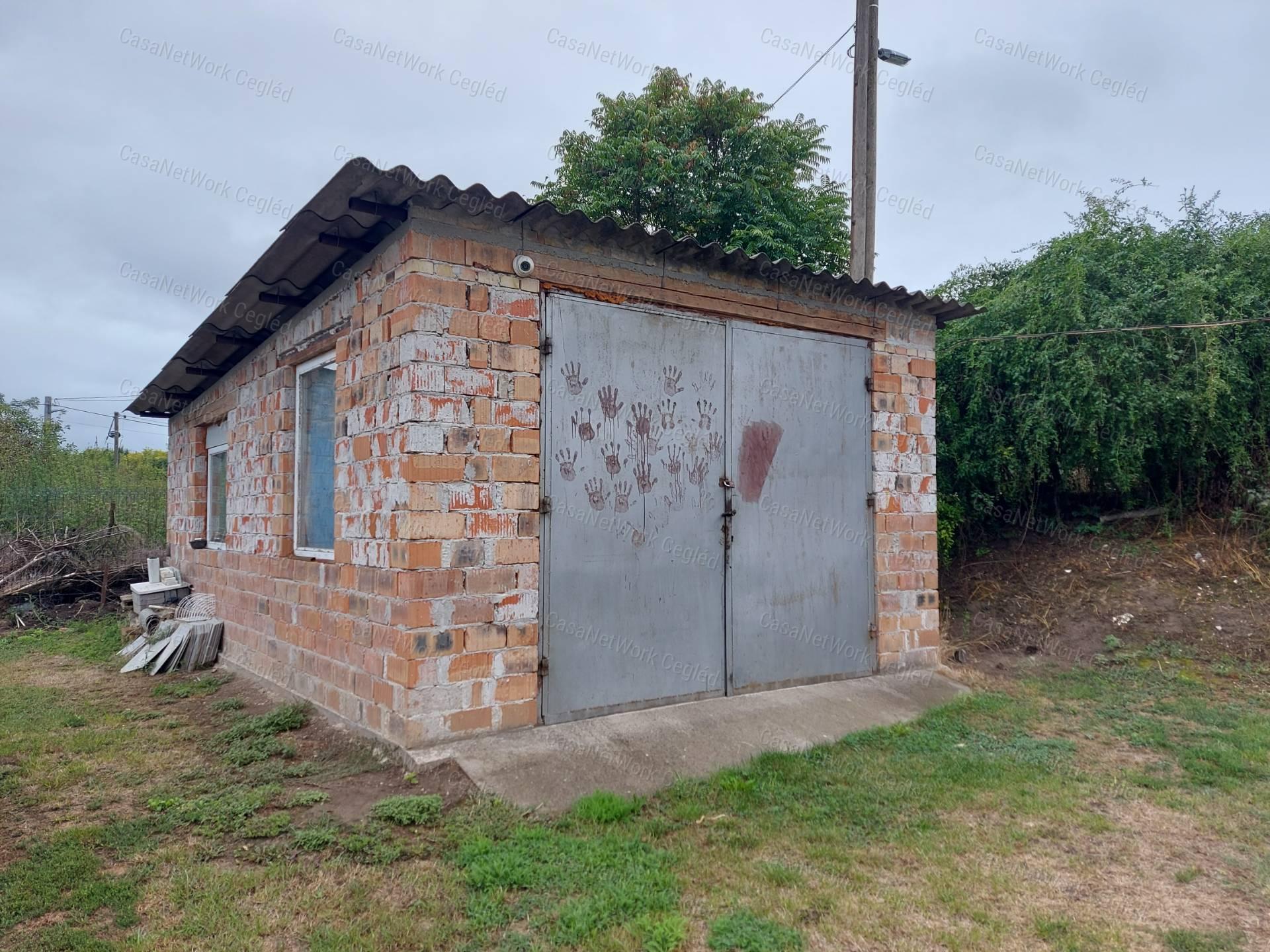 ELADÓ 100 m2 CSALÁDI HÁZ PÁNDON.