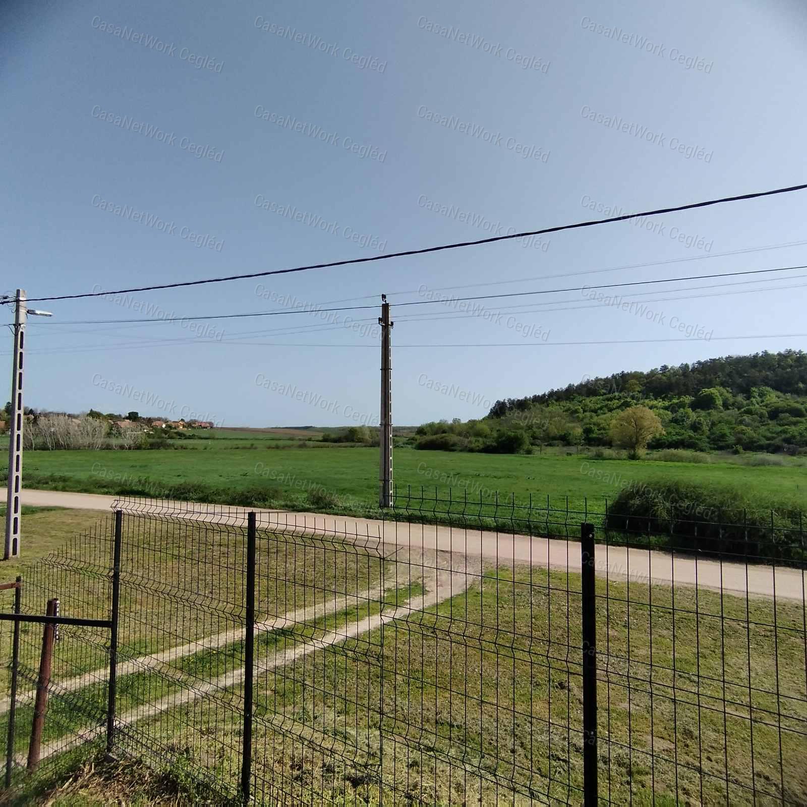 ELADÓ 100 m2 CSALÁDI HÁZ PÁNDON.