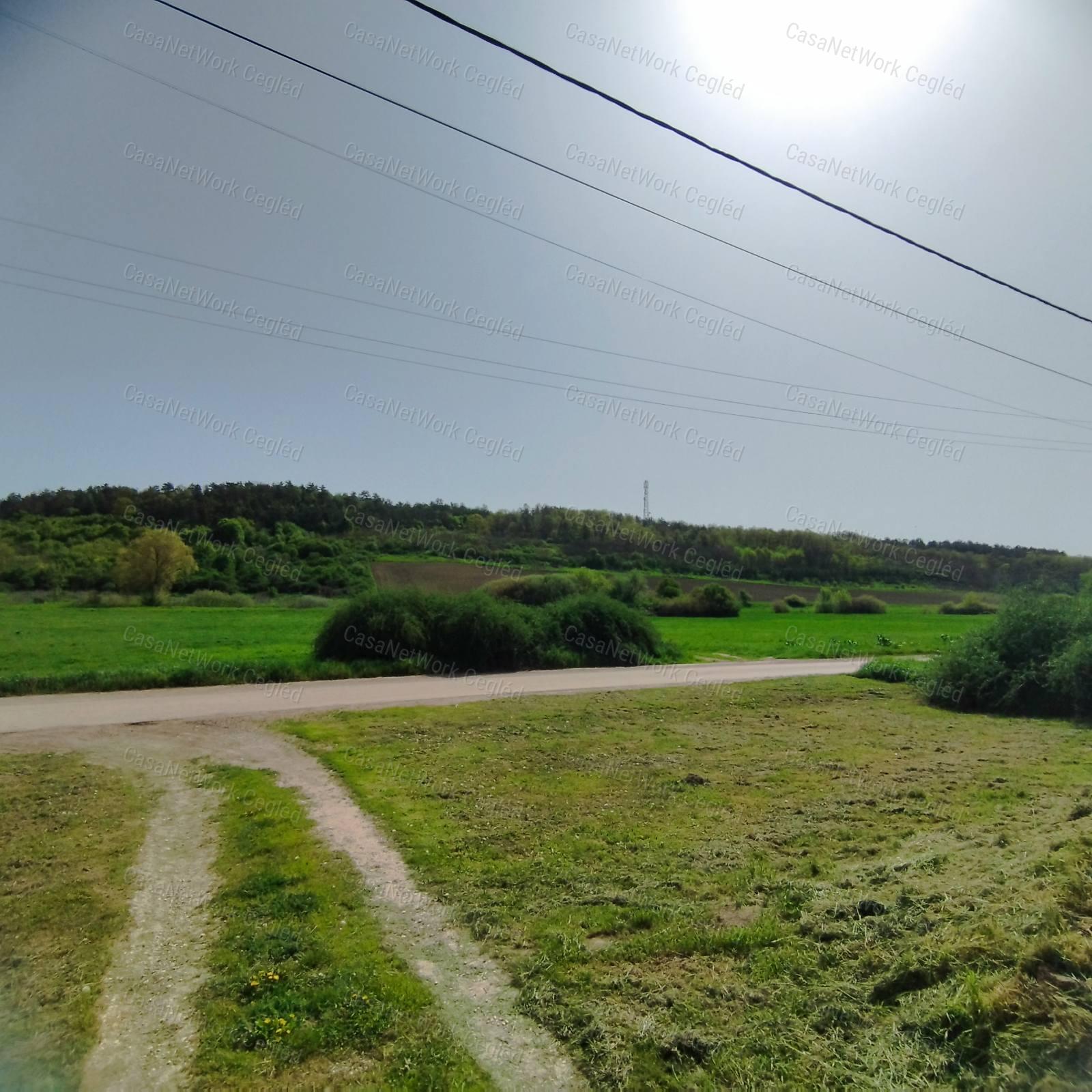 ELADÓ 100 m2 CSALÁDI HÁZ PÁNDON.