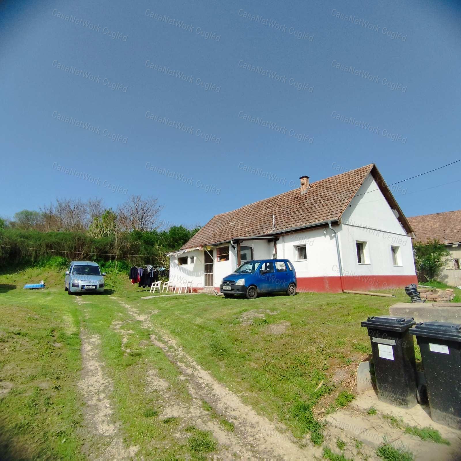 ELADÓ 100 m2 CSALÁDI HÁZ PÁNDON.