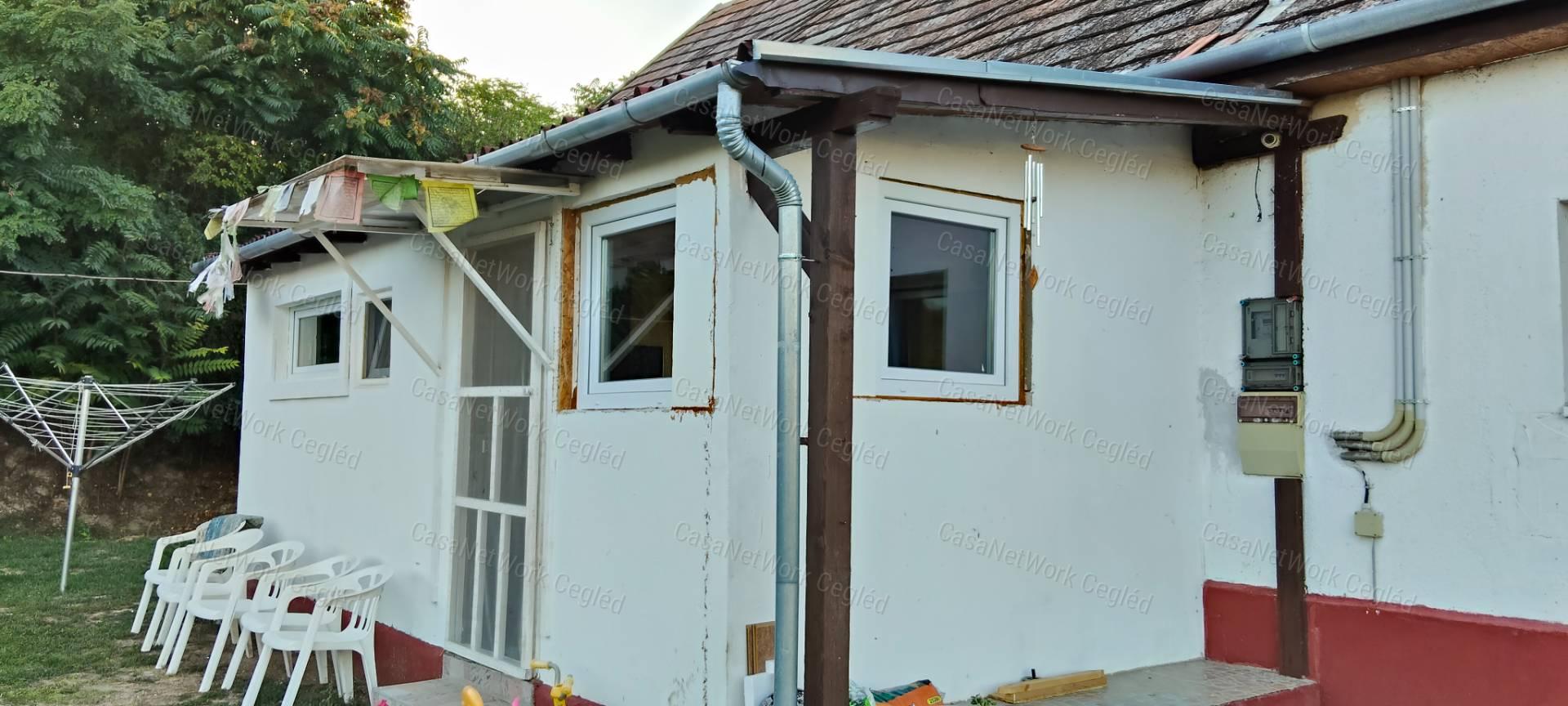 ELADÓ 100 m2 CSALÁDI HÁZ PÁNDON.