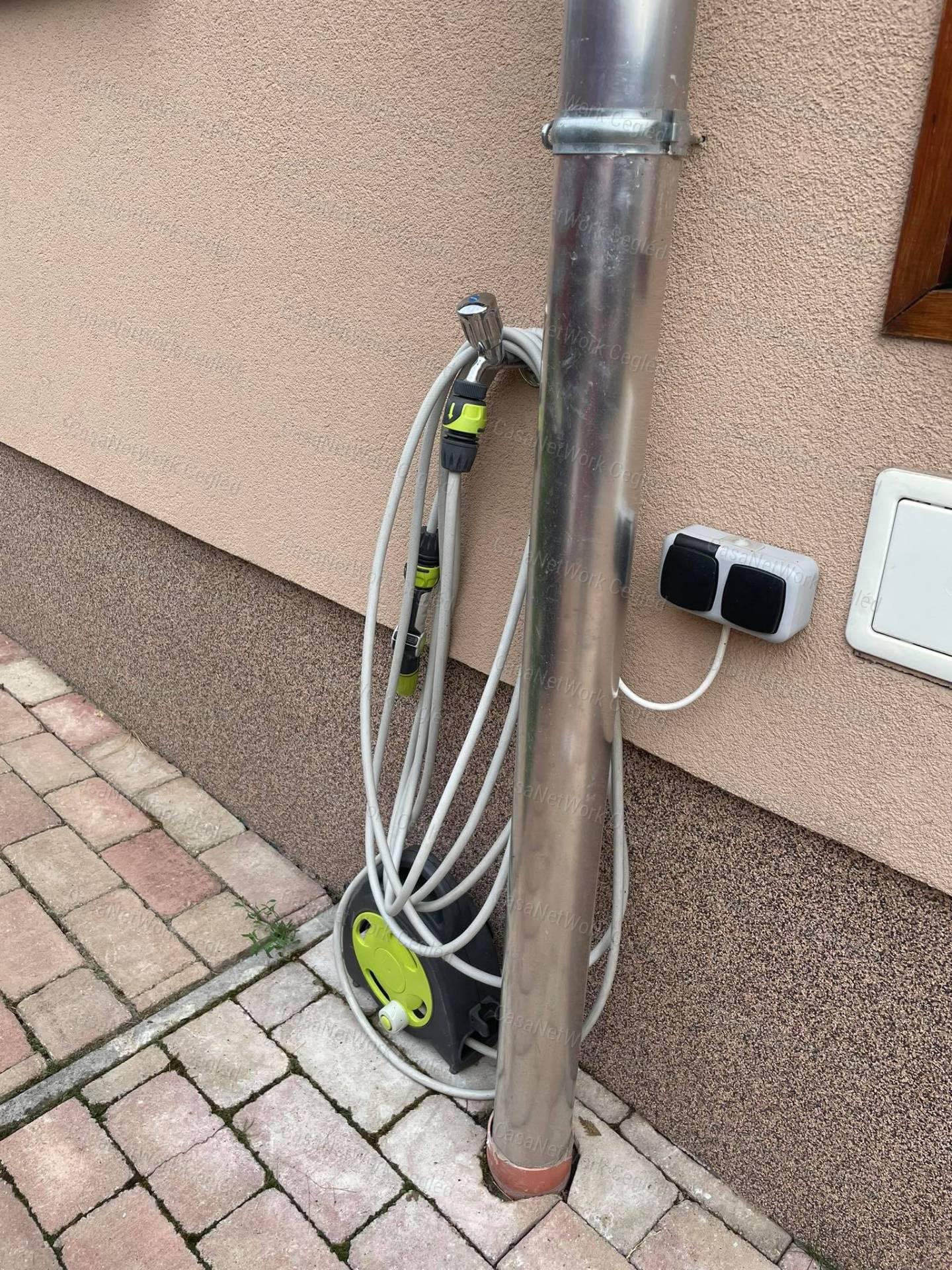Csendes utcában kétgenerációs családi ház eladó!