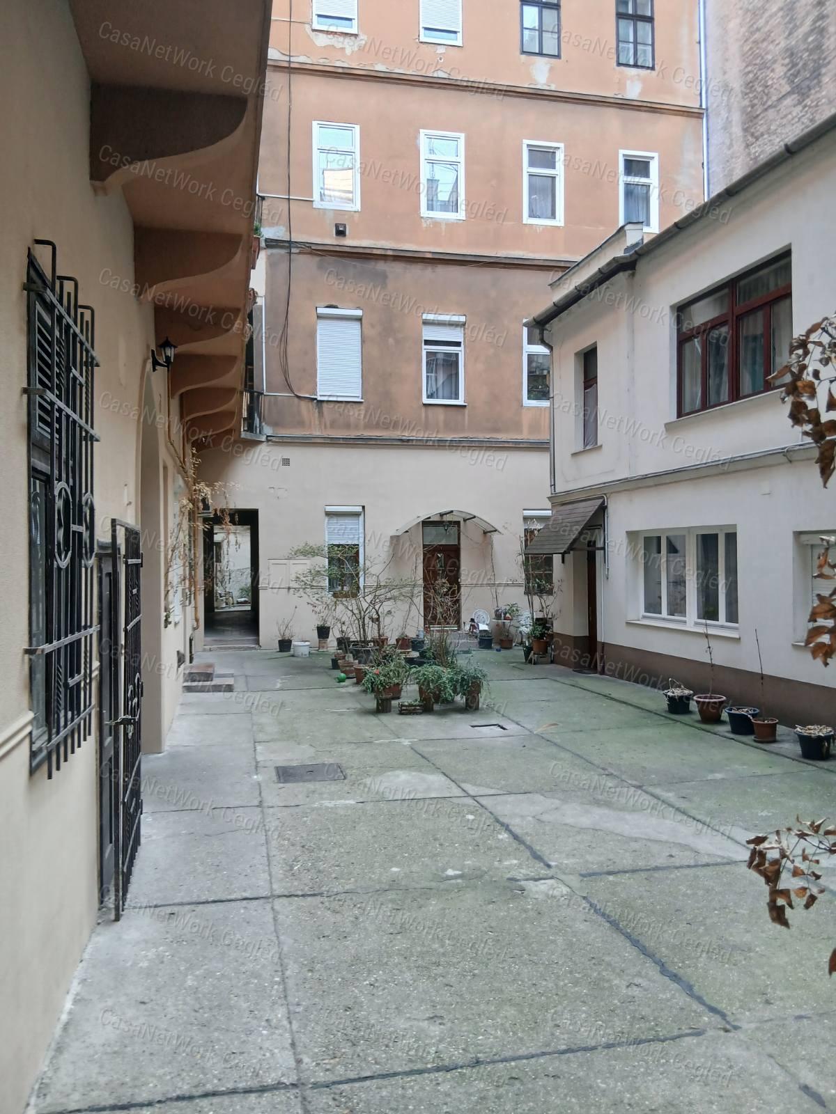 ELADÓ BUDAPESTI VII. ker 58 m2-es NAGYPOLGÁRI LAKÁS