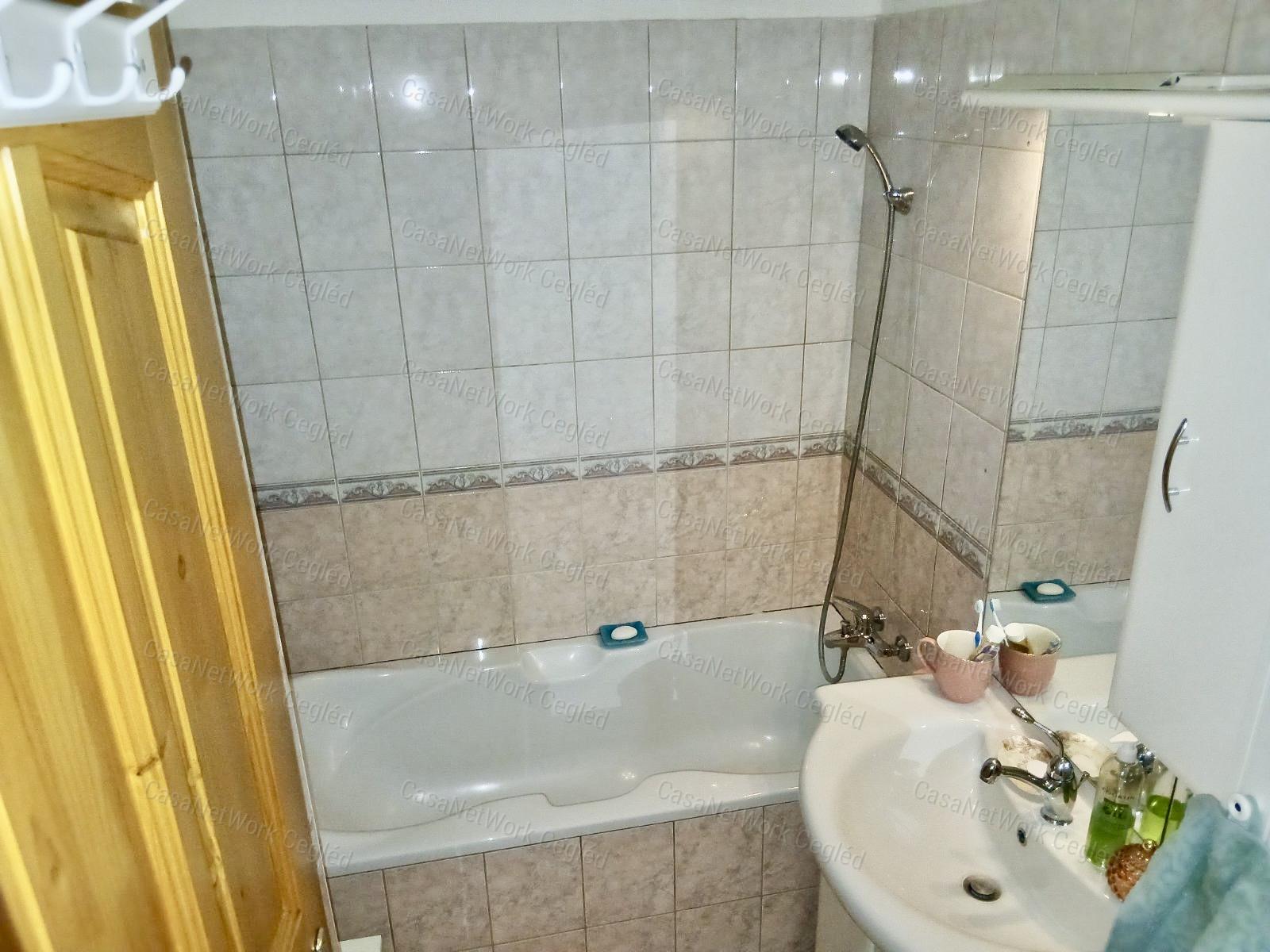 ELADÓ BUDAPESTI VII. ker 58 m2-es NAGYPOLGÁRI LAKÁS