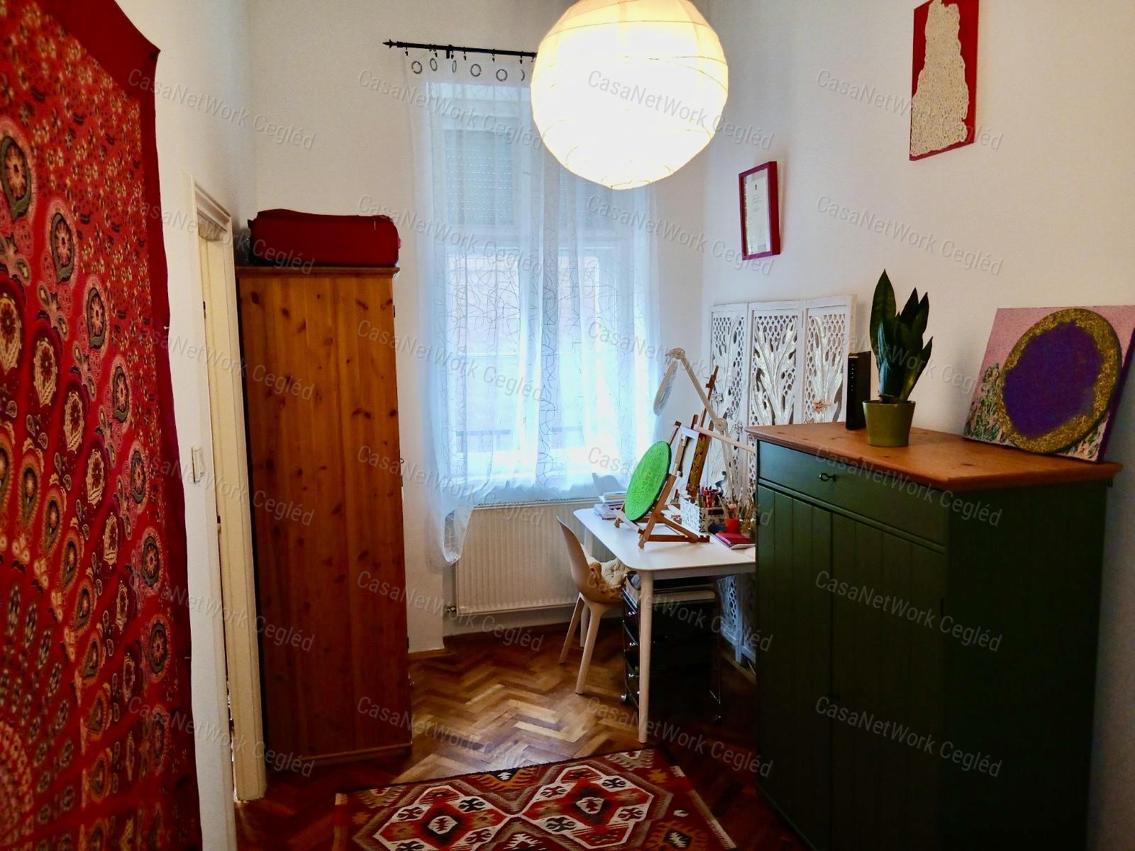 ELADÓ BUDAPESTI VII. ker 58 m2-es NAGYPOLGÁRI LAKÁS