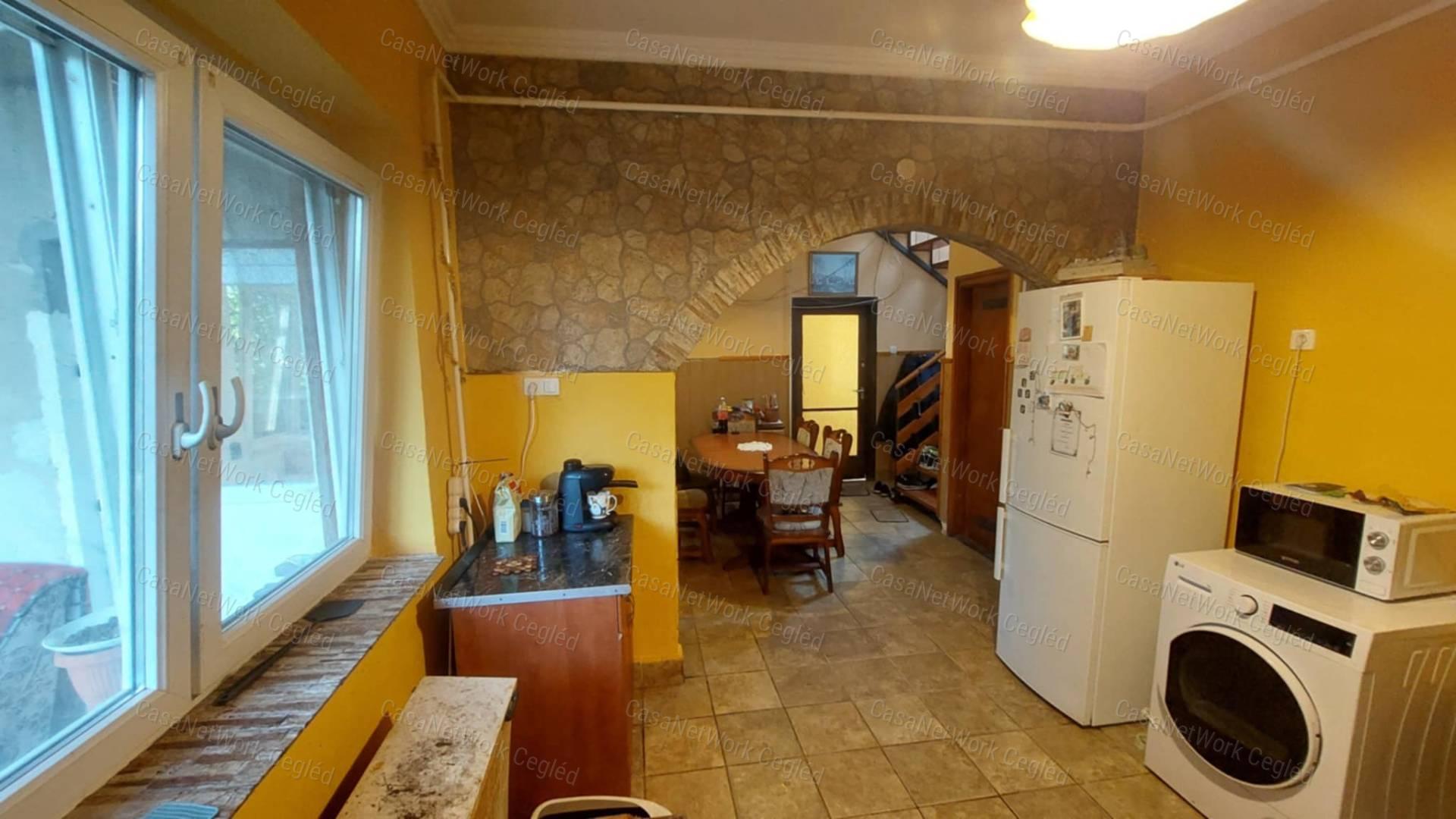 Eladó CSALÁDI HÁZ ABONY