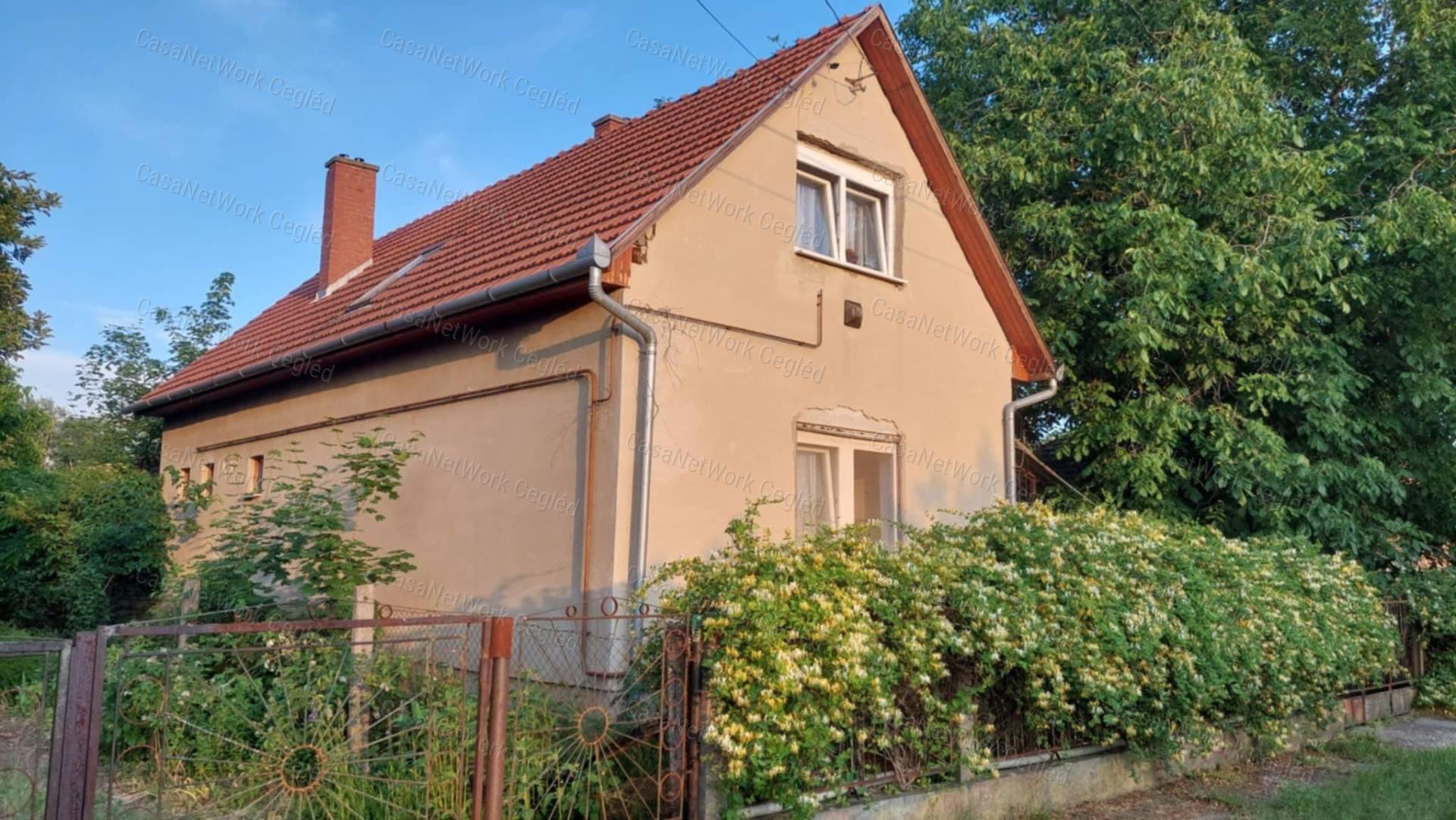 Eladó CSALÁDI HÁZ ABONY