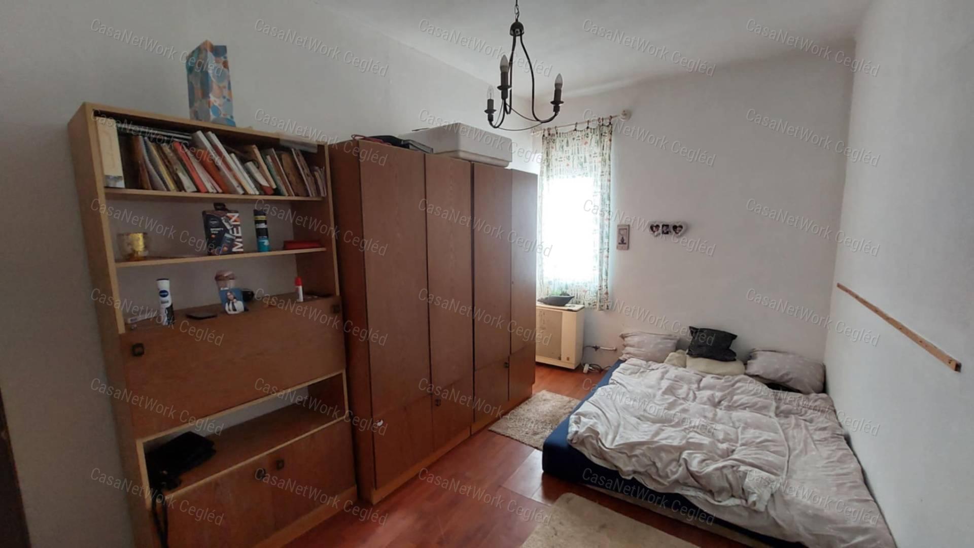 Eladó CSALÁDI HÁZ ABONY