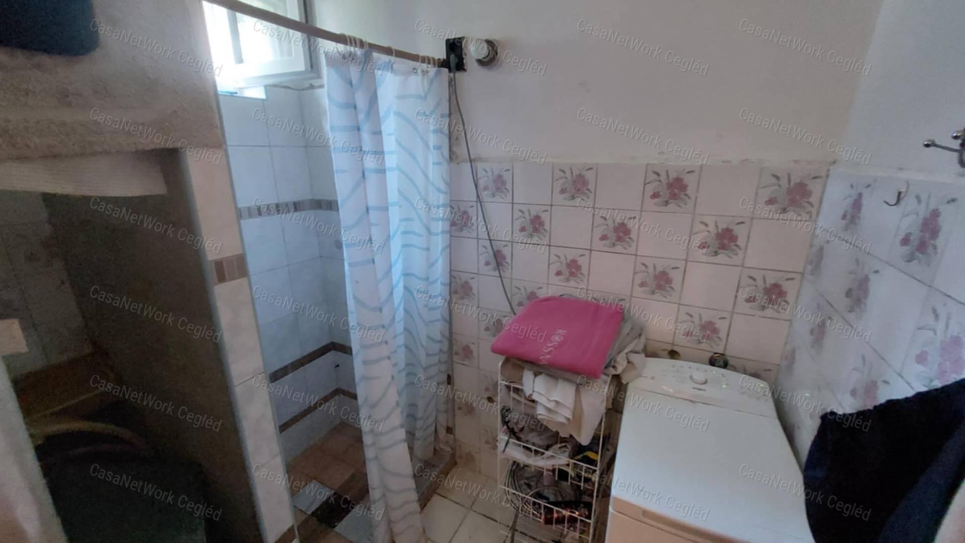 Eladó CSALÁDI HÁZ ABONY