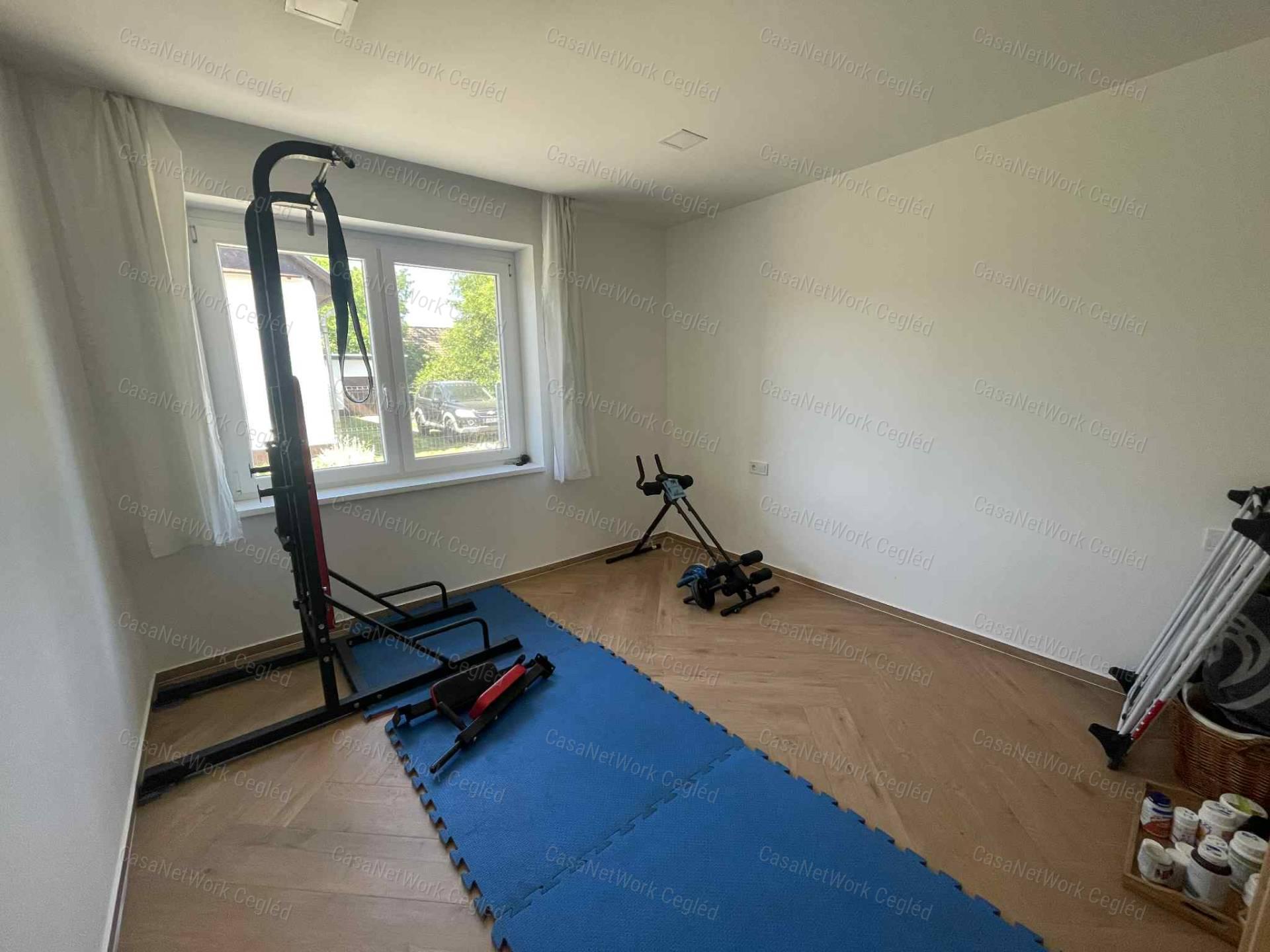 Természetközeli teljesen felújított családi ház eladó