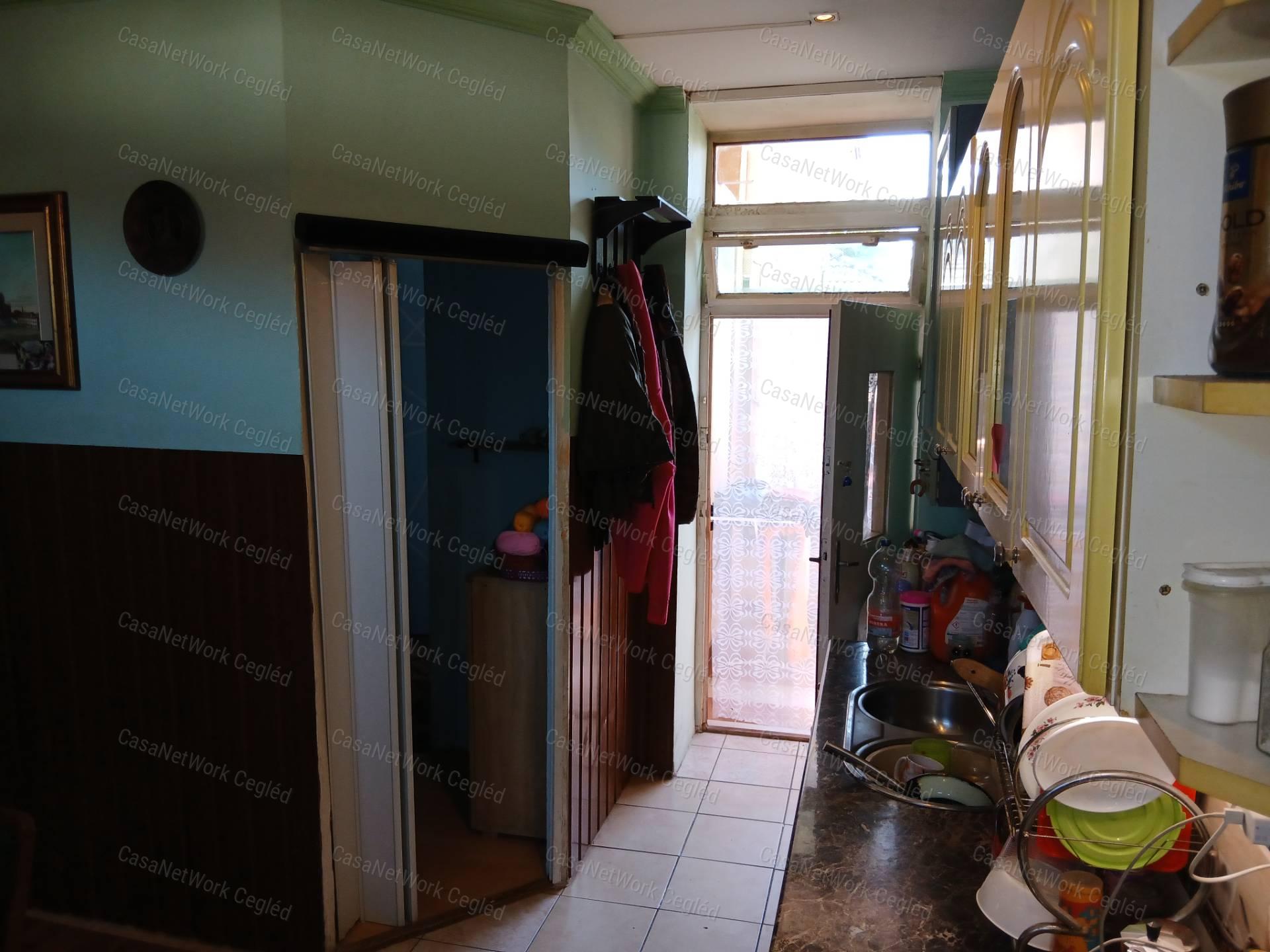 Eladó CEGLÉDI 46 m2 házrész.