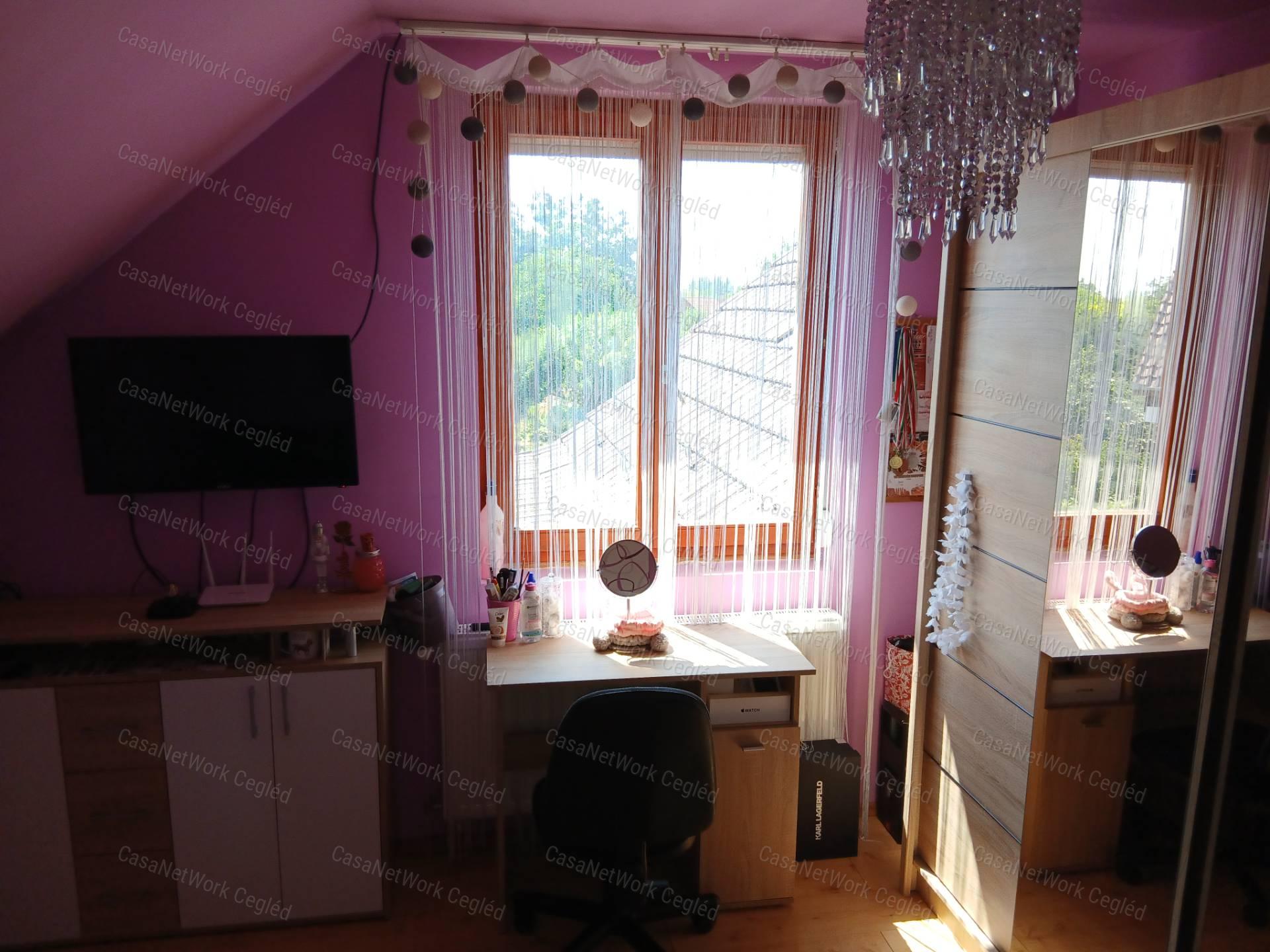 ELADÓ Pilisi 170 m2-es családi ház