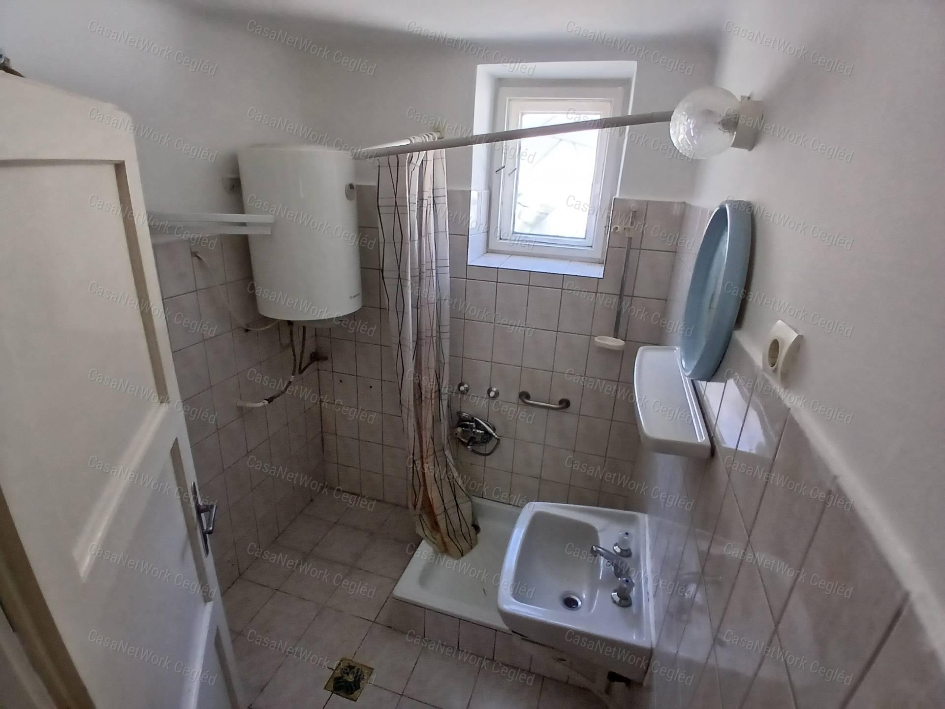 Eladó Ceglédi belvárosi 61m2 Családi ház.