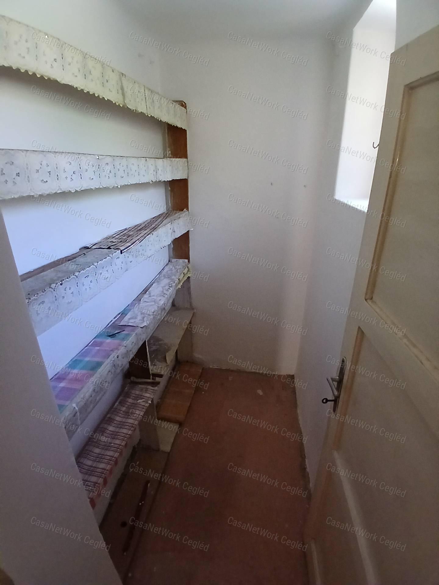 Eladó Ceglédi belvárosi 61m2 Családi ház.