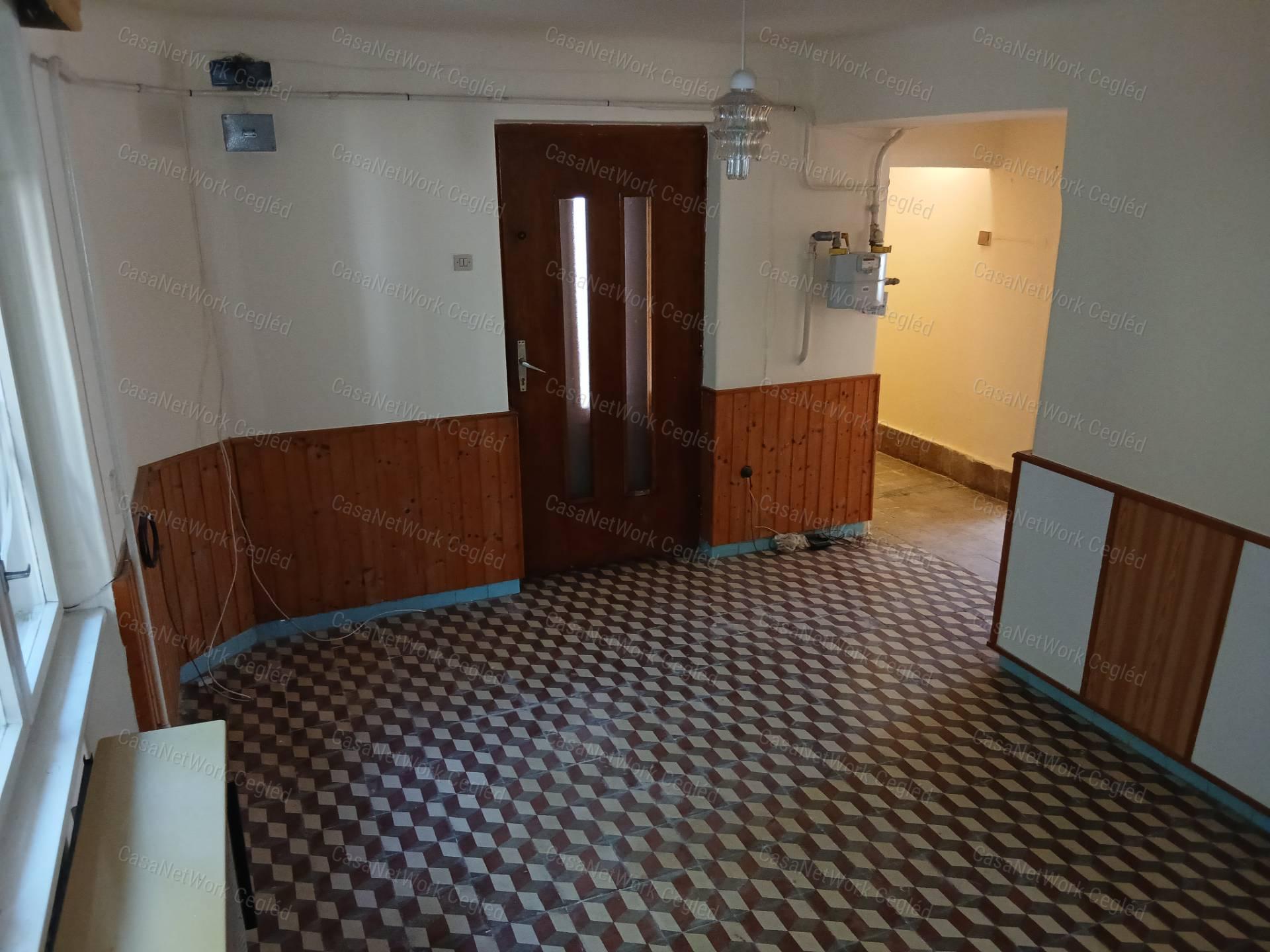 Eladó Ceglédi belvárosi 61m2 Családi ház.