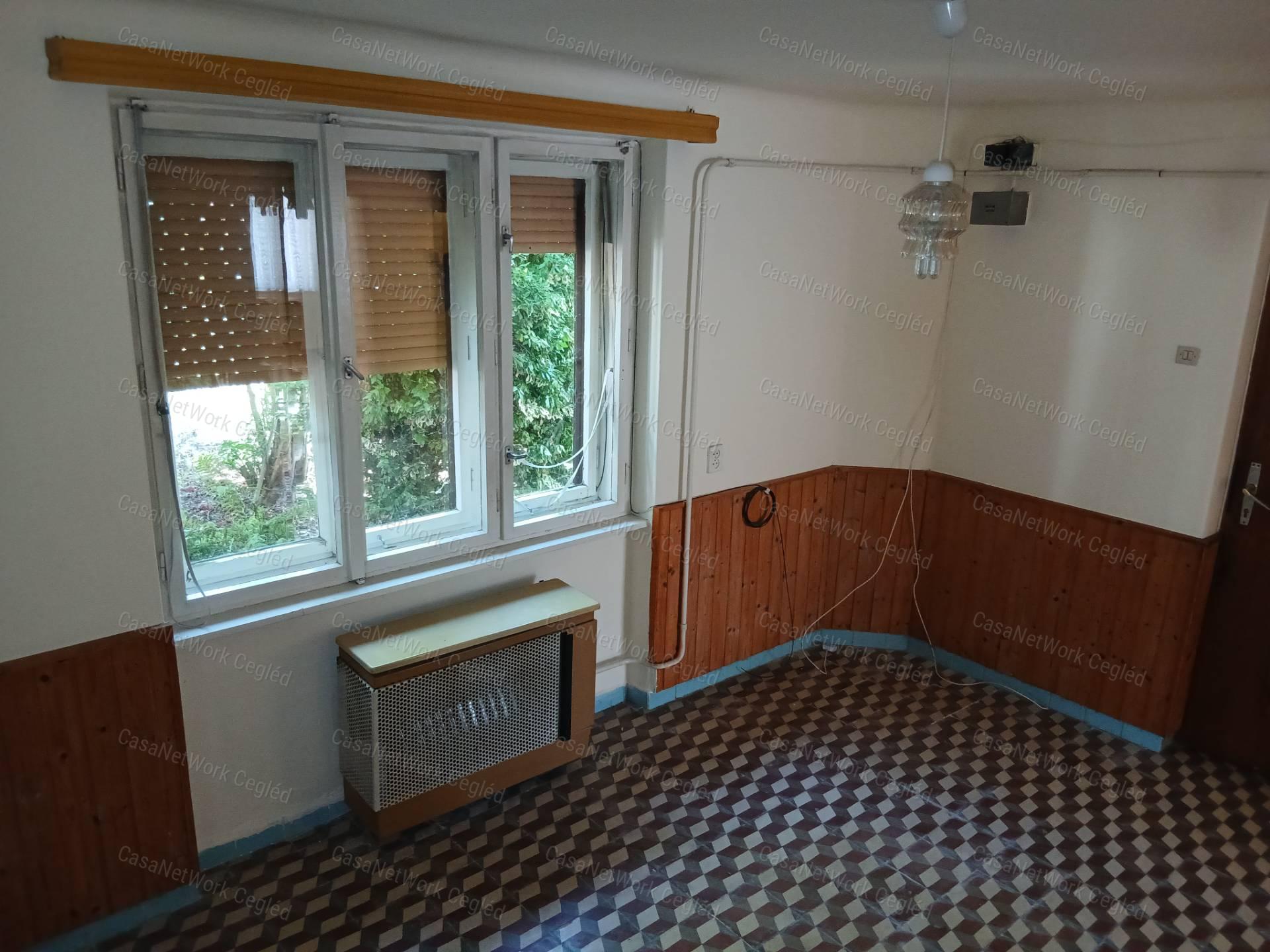 Eladó Ceglédi belvárosi 61m2 Családi ház.
