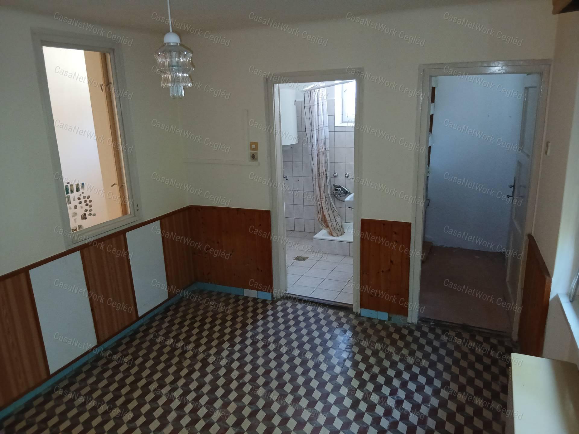 Eladó Ceglédi belvárosi 61m2 Családi ház.