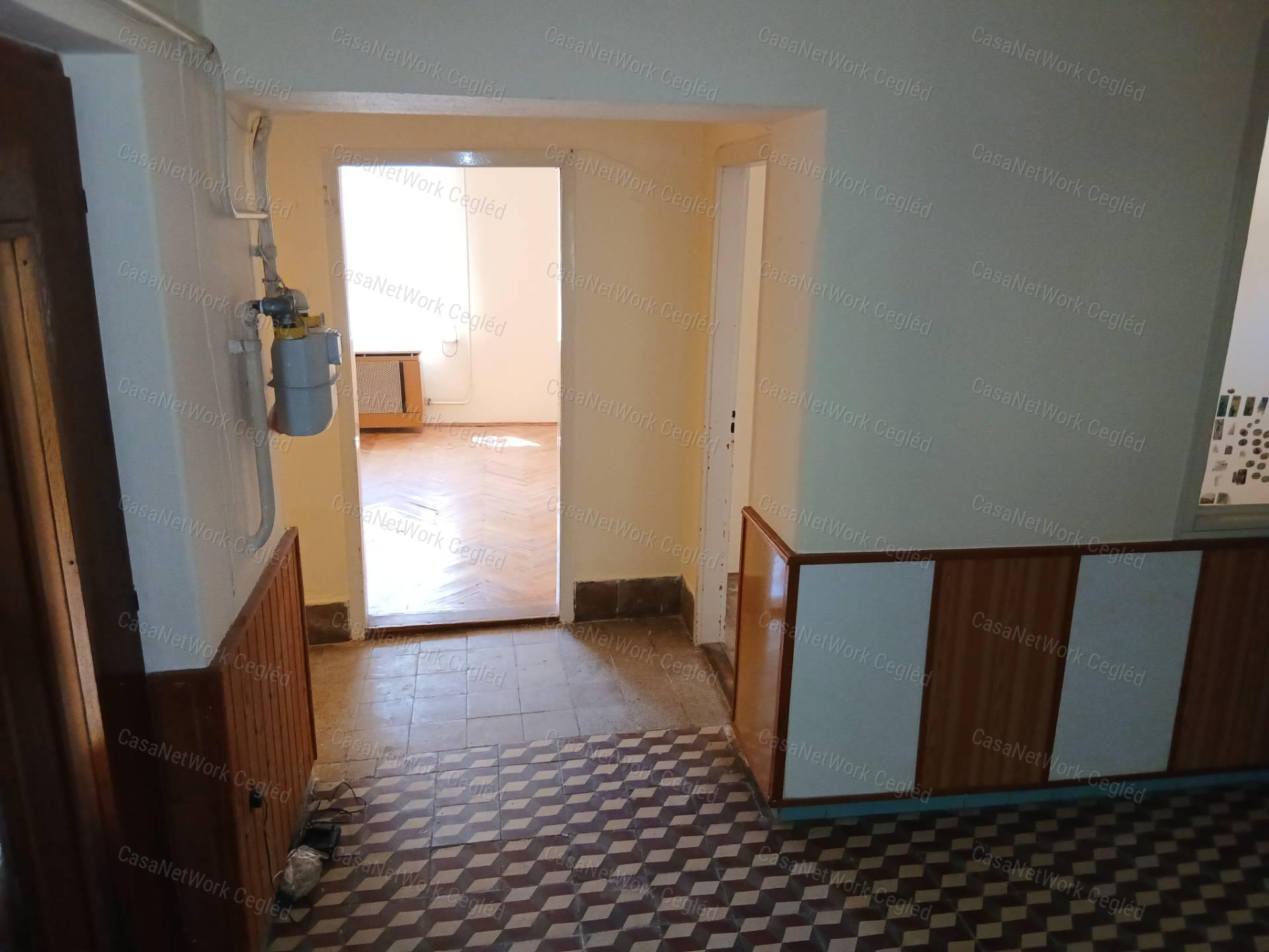 Eladó Ceglédi belvárosi 61m2 Családi ház.