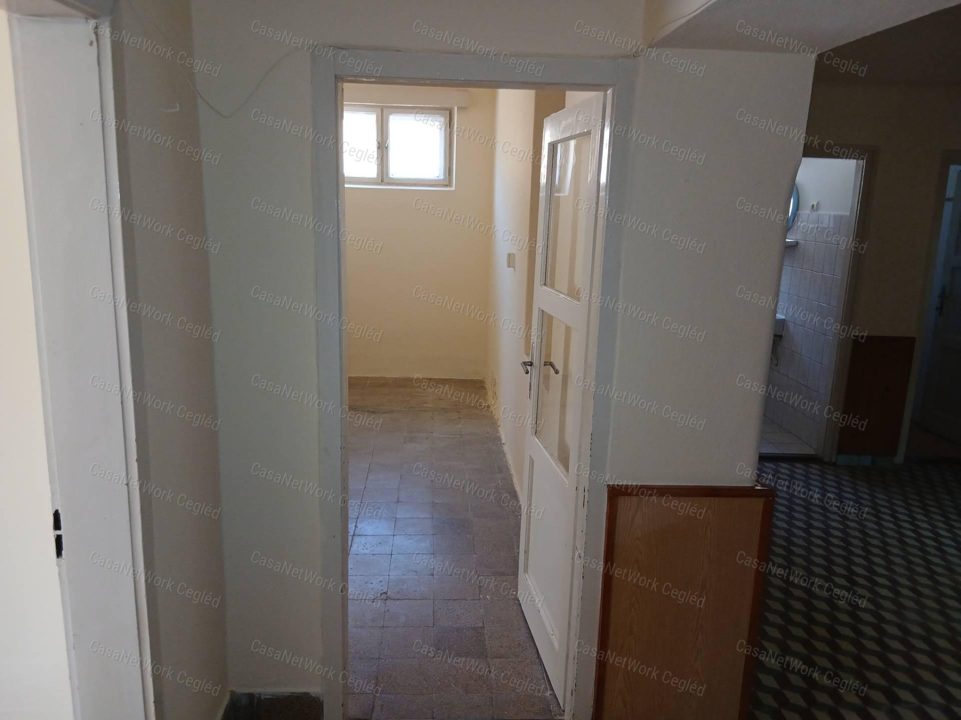 Eladó Ceglédi belvárosi 61m2 Családi ház.