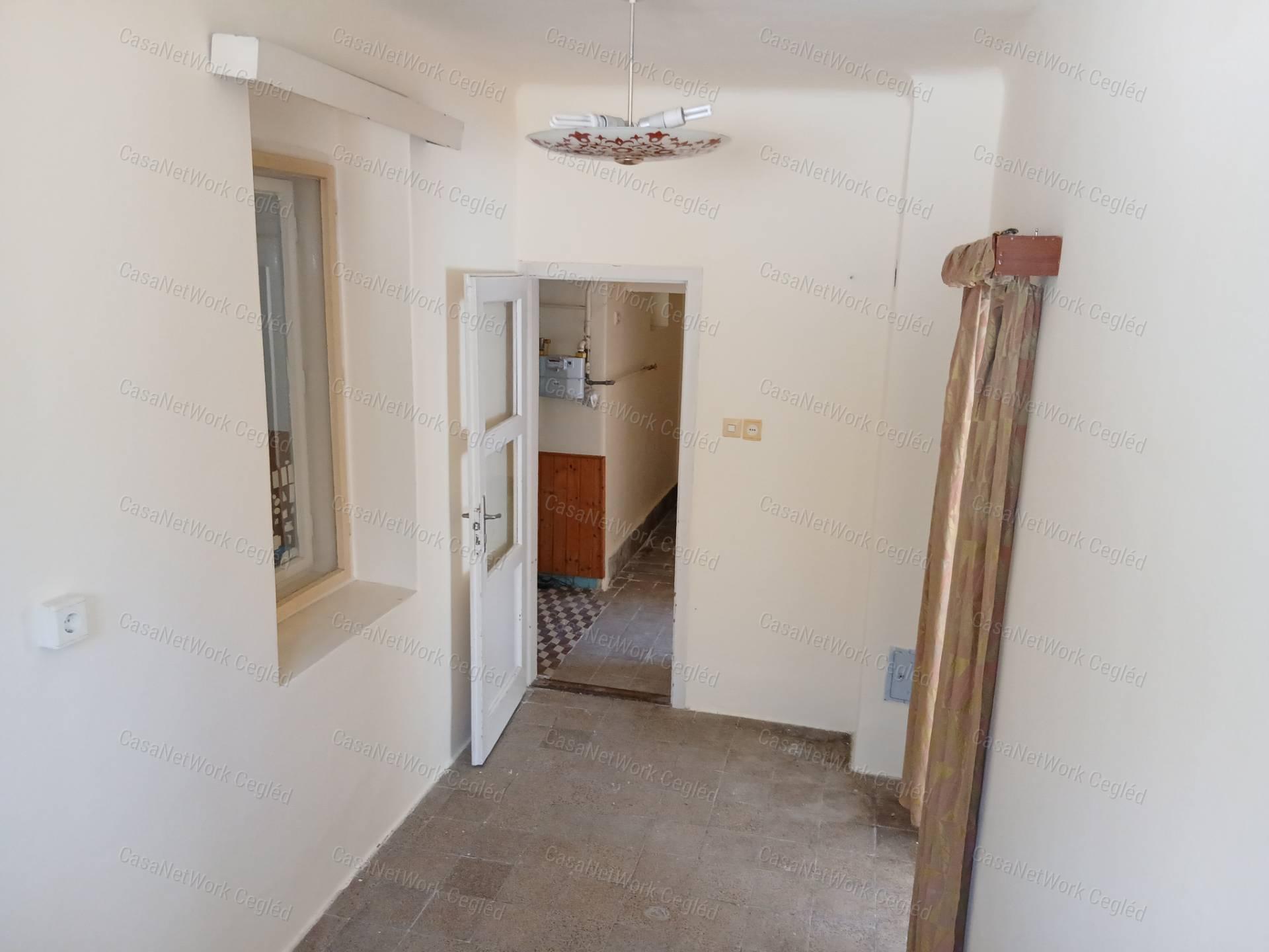 Eladó Ceglédi belvárosi 61m2 Családi ház.