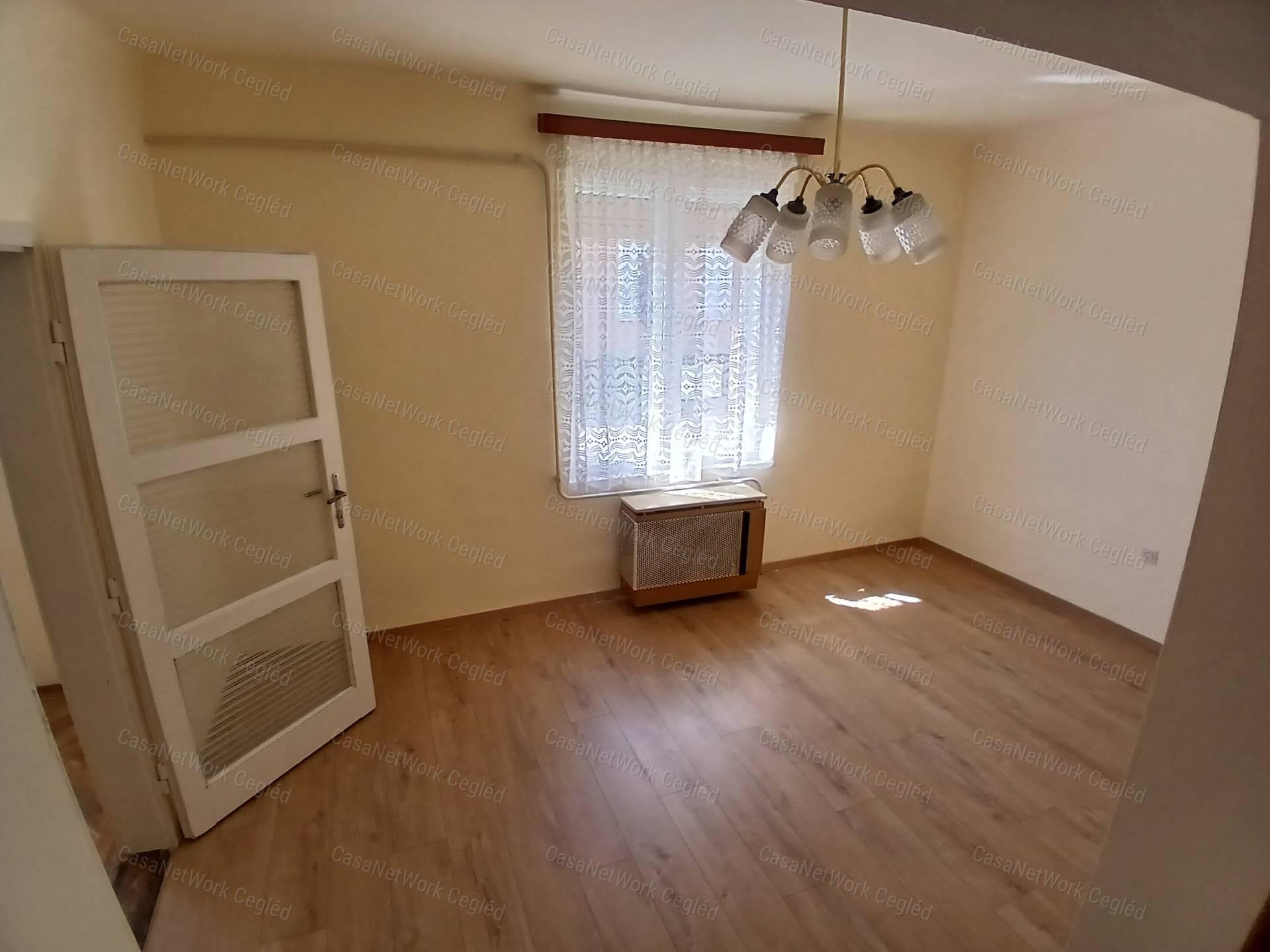 Eladó Ceglédi belvárosi 61m2 Családi ház.