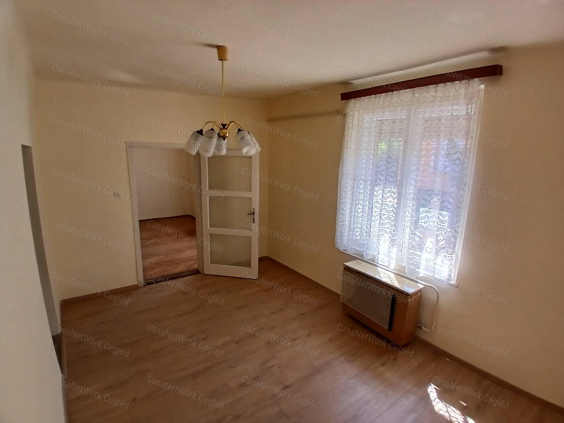 Eladó Ceglédi belvárosi 61m2 Családi ház.