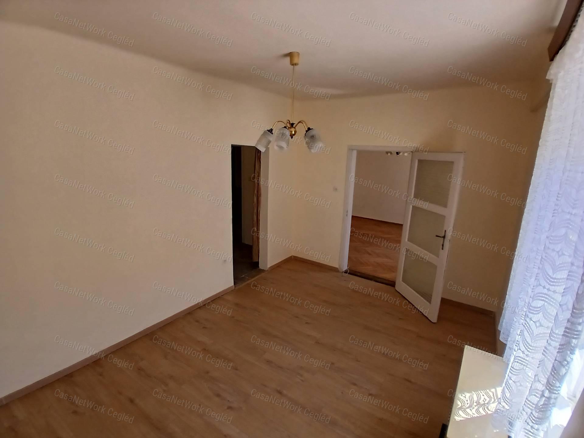Eladó Ceglédi belvárosi 61m2 Családi ház.