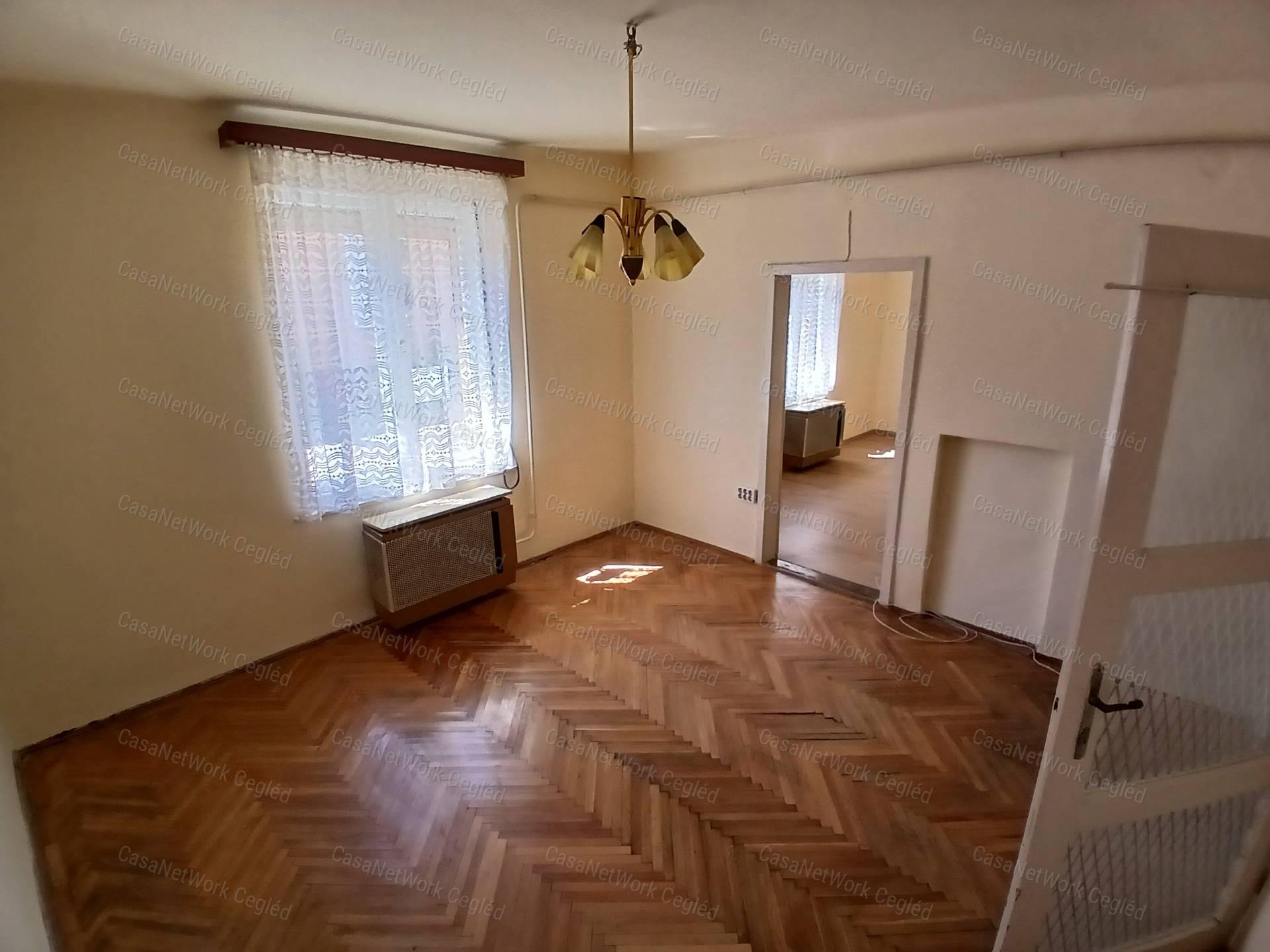Eladó Ceglédi belvárosi 61m2 Családi ház.