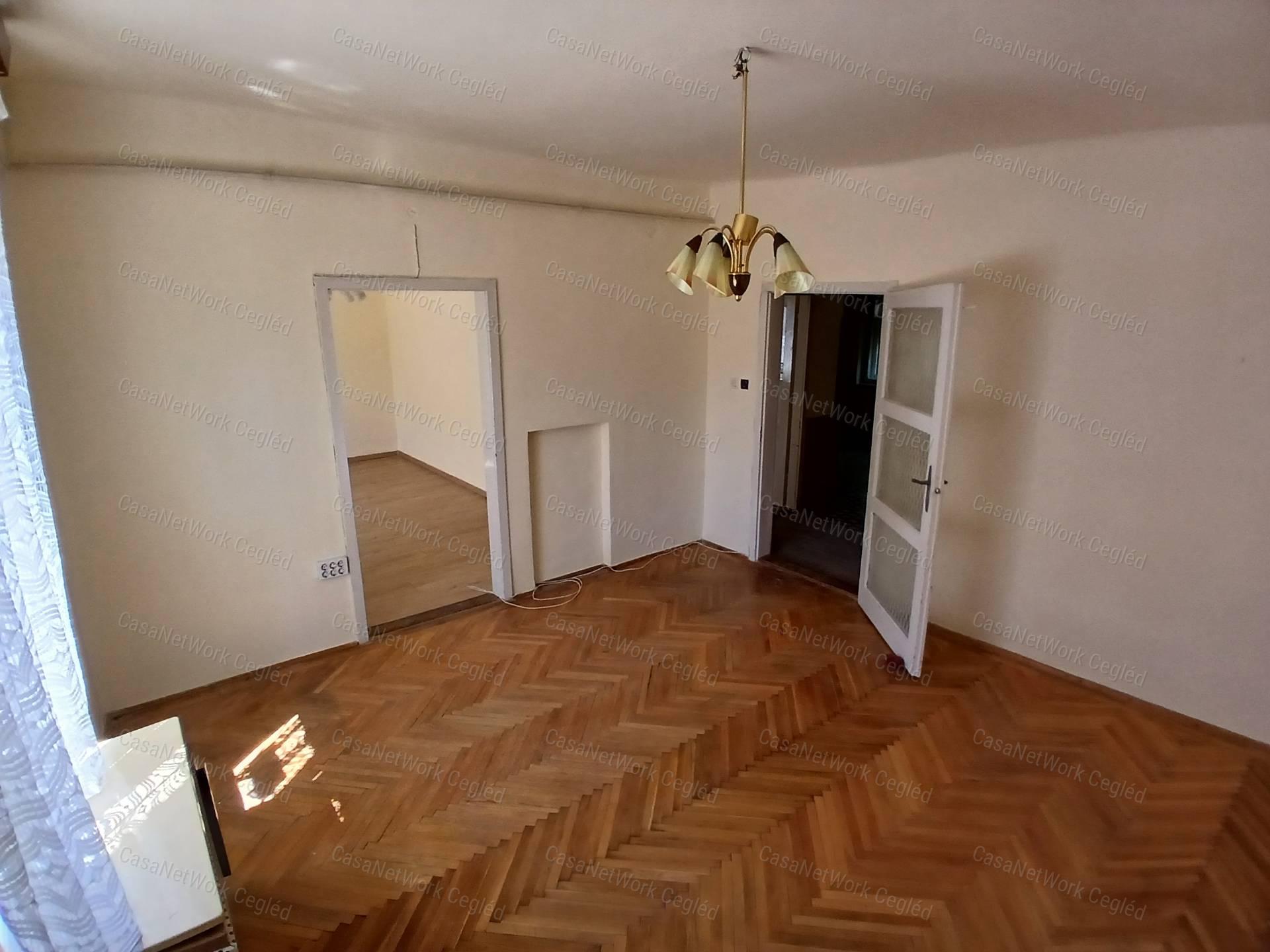 Eladó Ceglédi belvárosi 61m2 Családi ház.