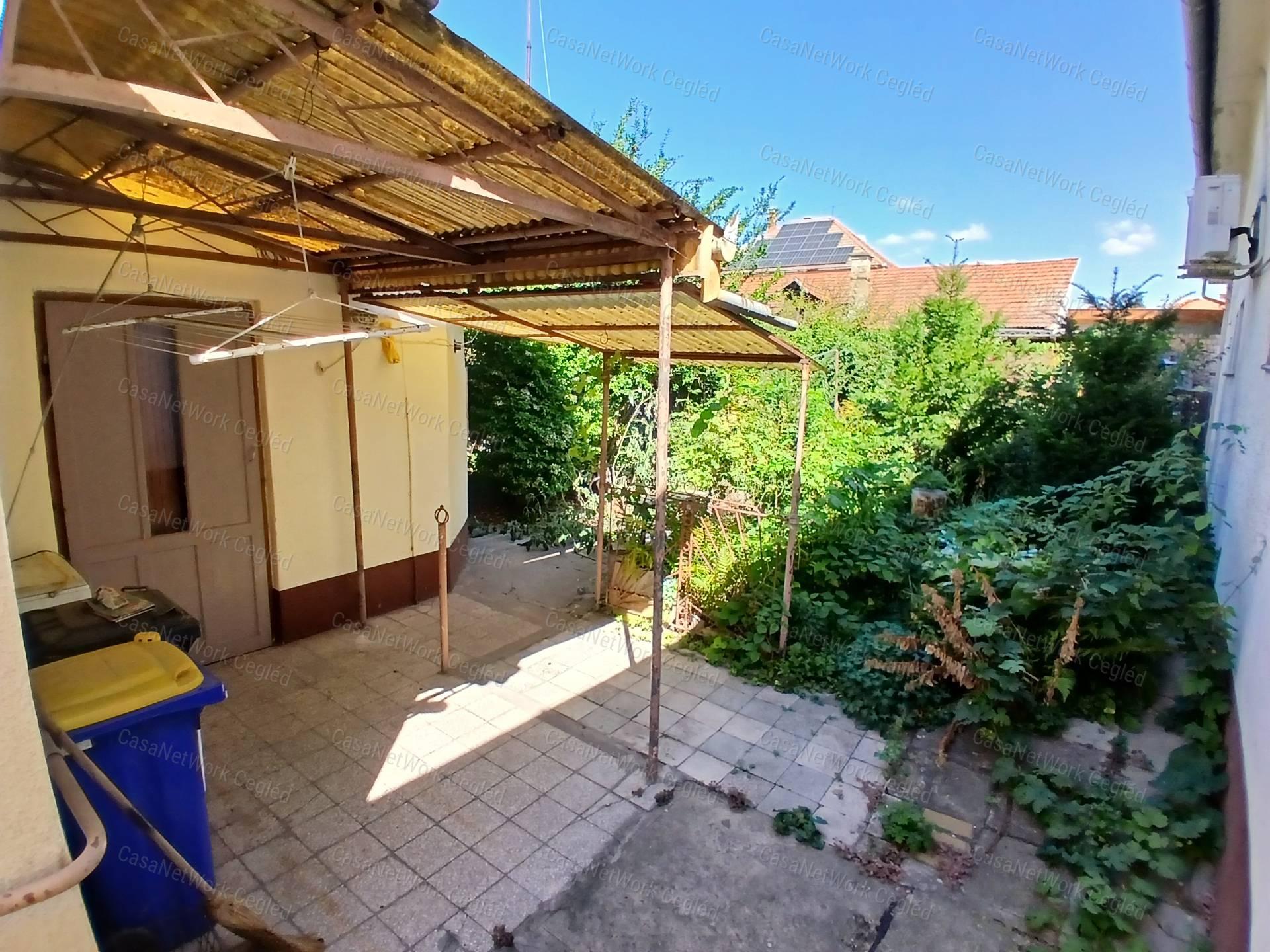 Eladó Ceglédi belvárosi 61m2 Családi ház.