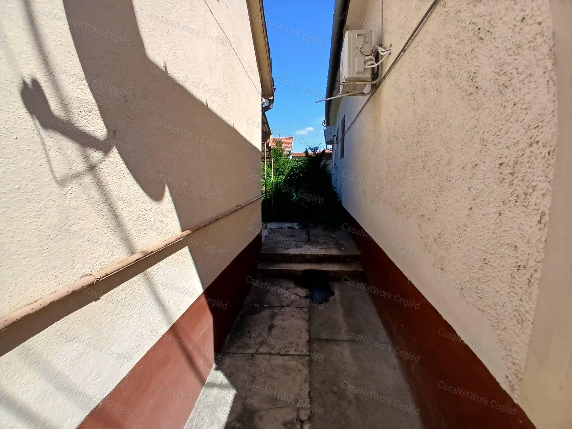 Eladó Ceglédi belvárosi 61m2 Családi ház.