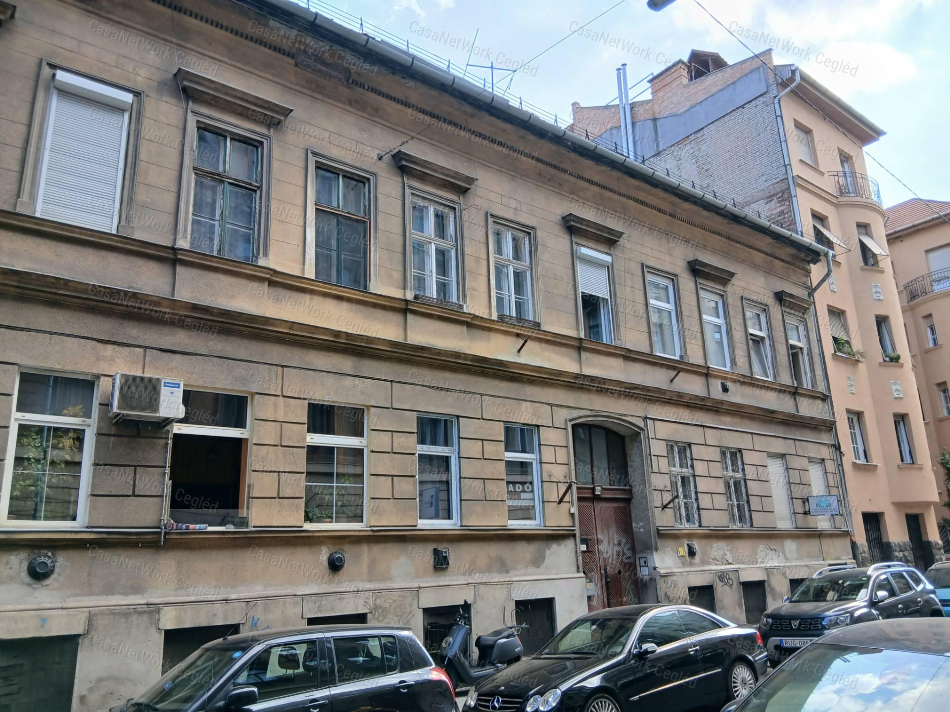 ELADÓ Budapest 6. ker 25 m2 tégla lakás.