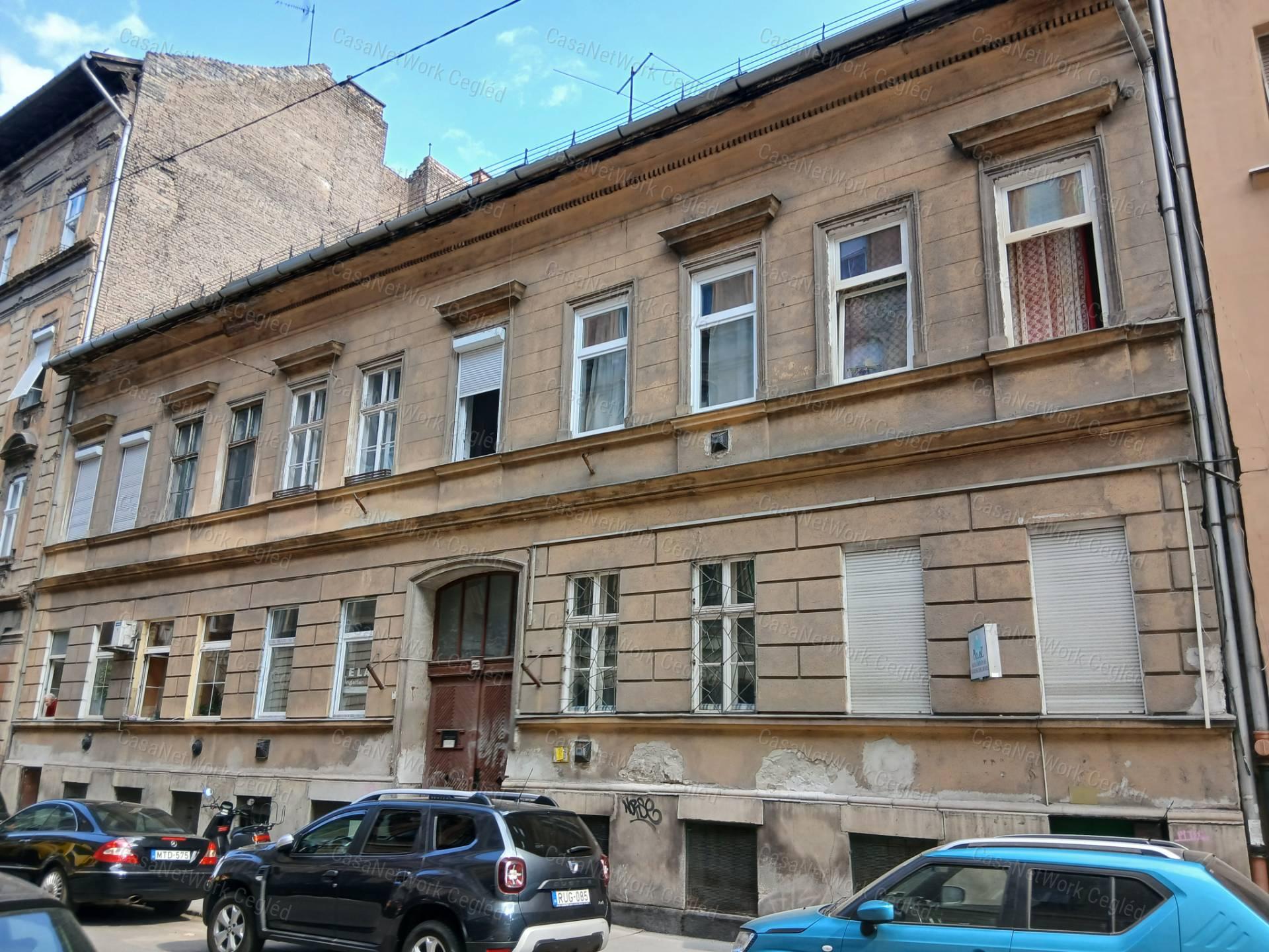 ELADÓ Budapest 6. ker 25 m2 tégla lakás.