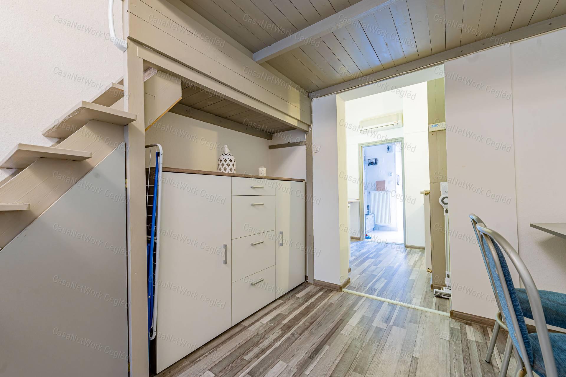 ELADÓ Budapest 6. ker 25 m2 tégla lakás.