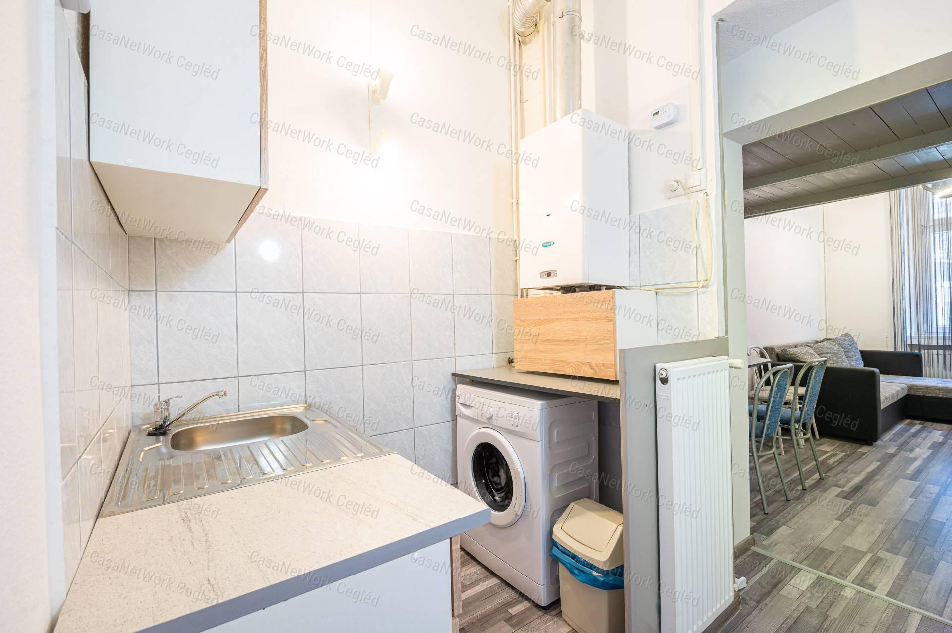 ELADÓ Budapest 6. ker 25 m2 tégla lakás.