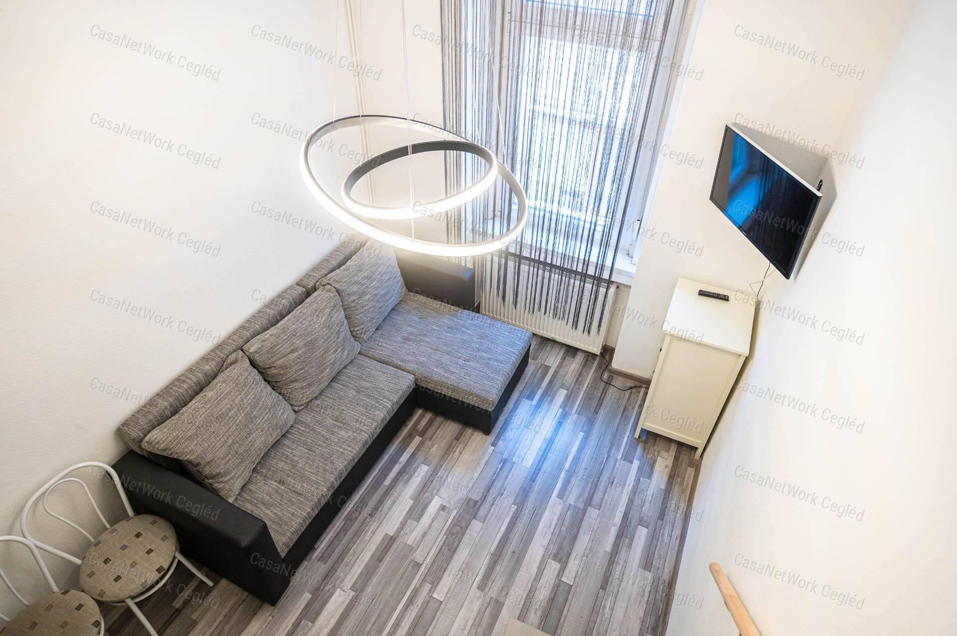 ELADÓ Budapest 6. ker 25 m2 tégla lakás.