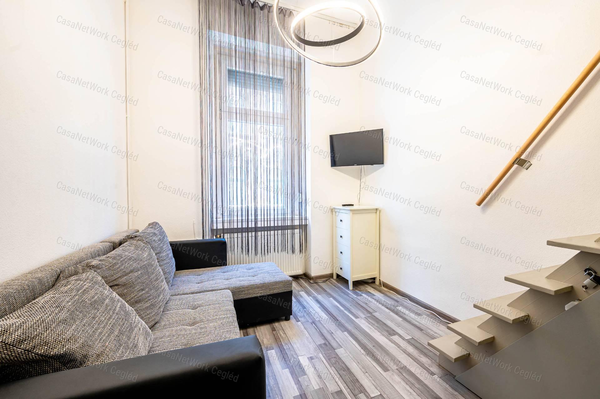 ELADÓ Budapest 6. ker 25 m2 tégla lakás.