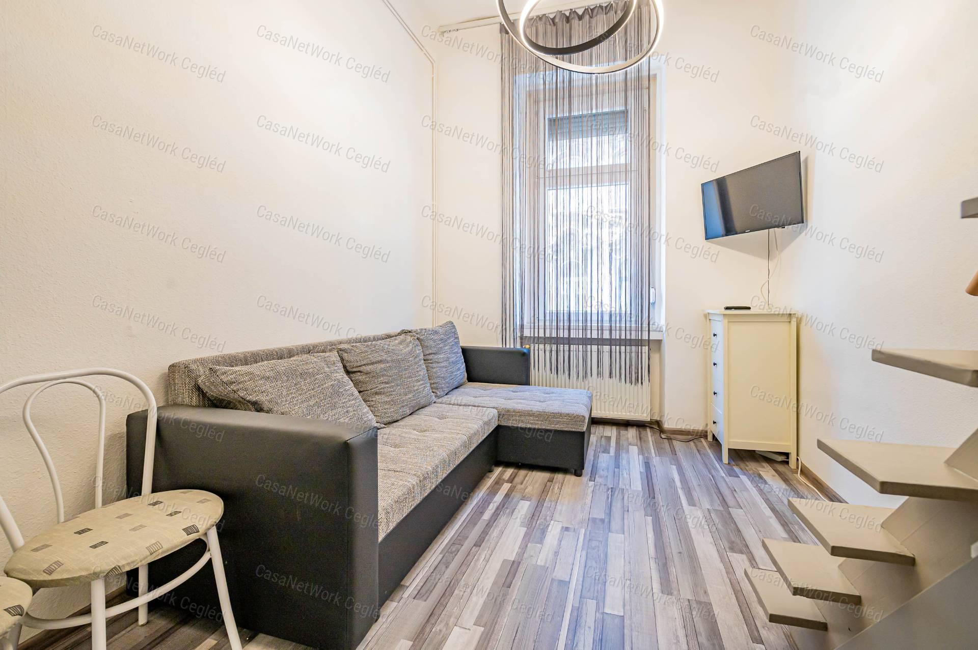 ELADÓ Budapest 6. ker 25 m2 tégla lakás.