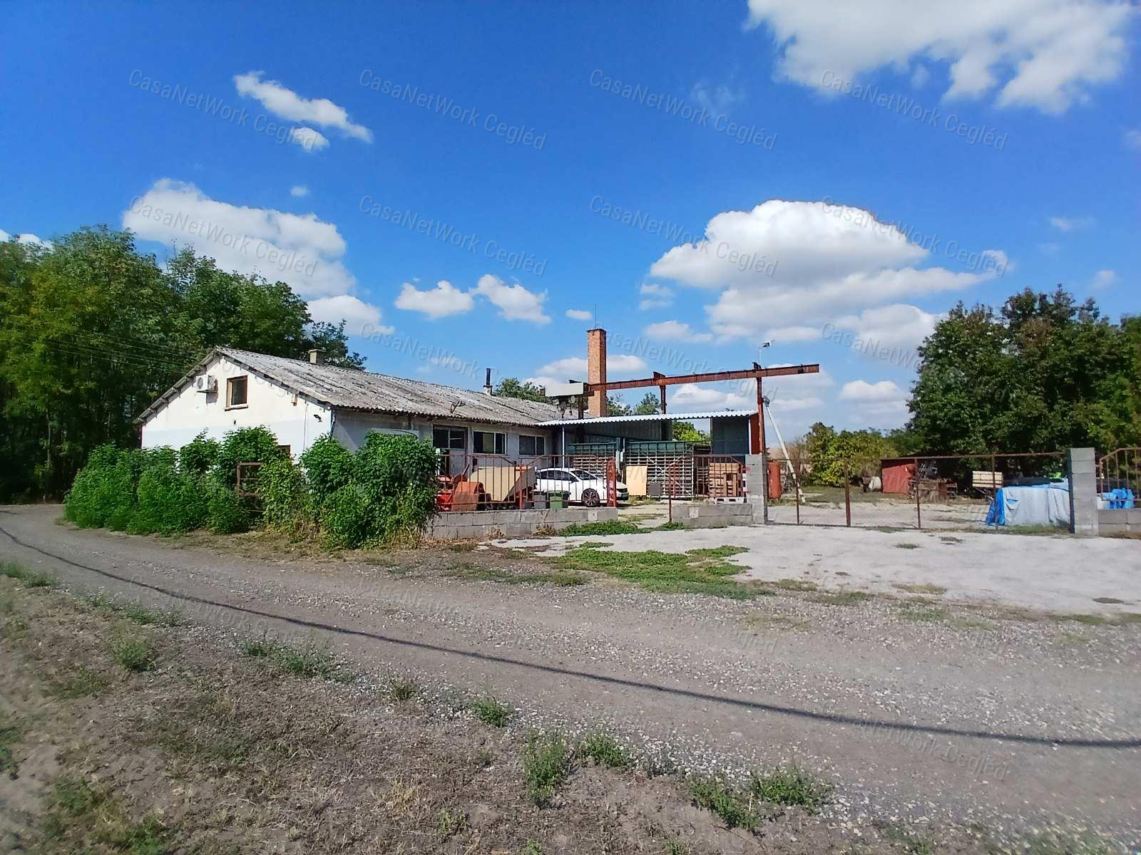 Eladó Tápiószőlősi ipari terület.