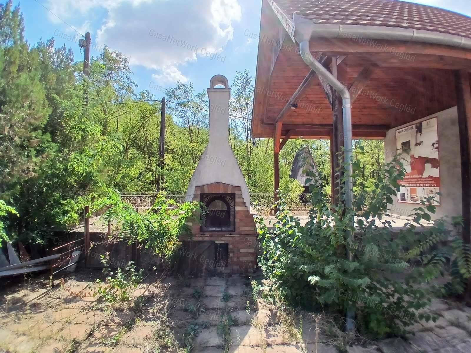 Eladó Tápiószőlősi ipari terület.